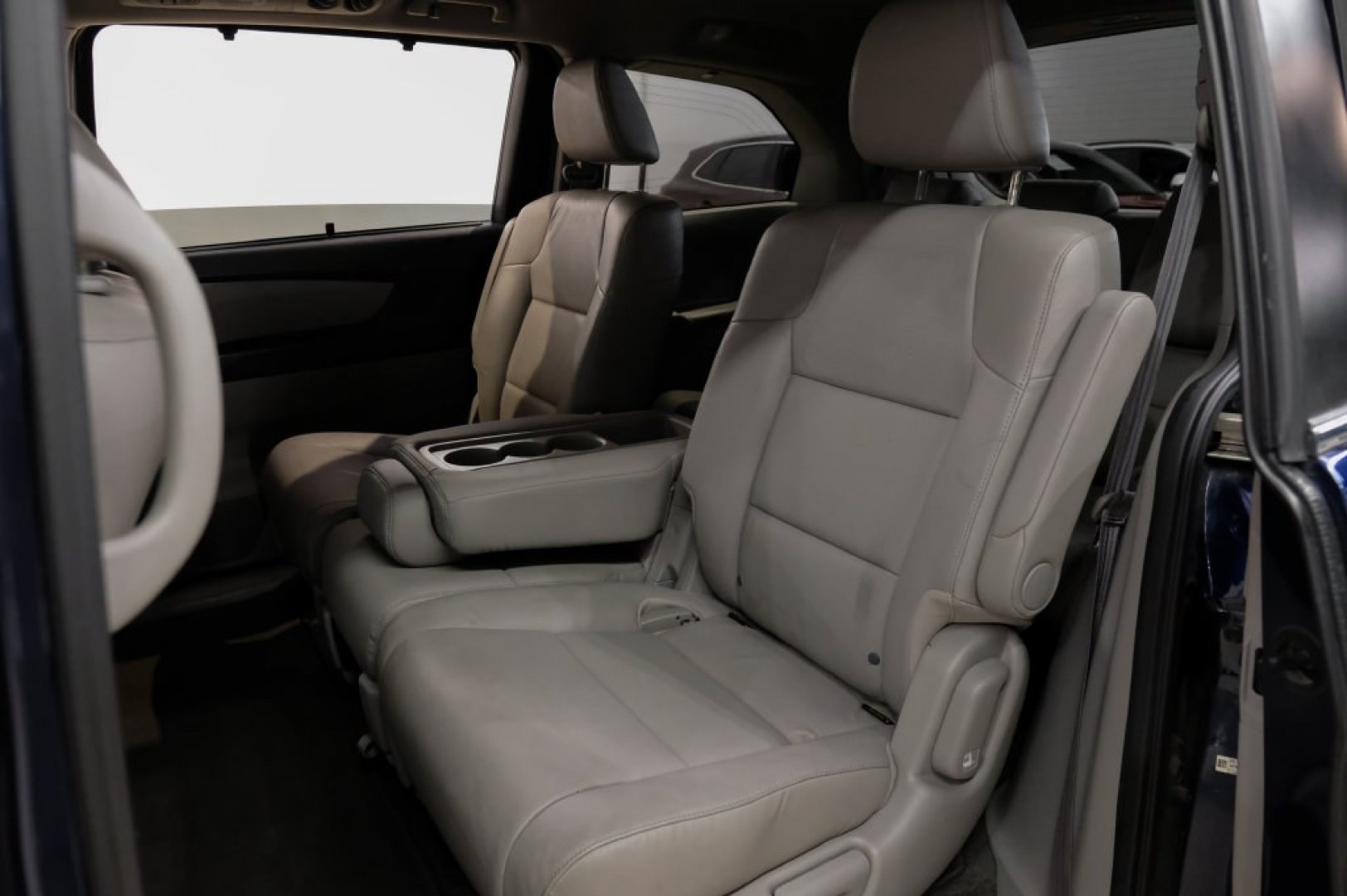 2016 Obsidian Blue Pearl /Gray Honda Odyssey EX-L (5FNRL5H60GB) with an 3.5L V6 SOHC i-VTEC 24V engine, Automatic transmission, located at 15300 Midway Rd., Addison, TX, 75001, (972) 702-0011, 32.958321, -96.838074- Photo#43