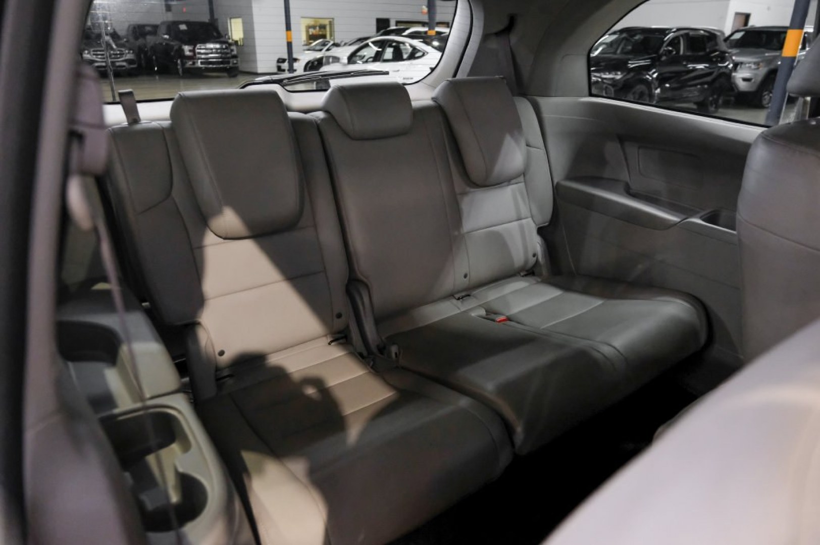 2016 Obsidian Blue Pearl /Gray Honda Odyssey EX-L (5FNRL5H60GB) with an 3.5L V6 SOHC i-VTEC 24V engine, Automatic transmission, located at 15300 Midway Rd., Addison, TX, 75001, (972) 702-0011, 32.958321, -96.838074- Photo#44