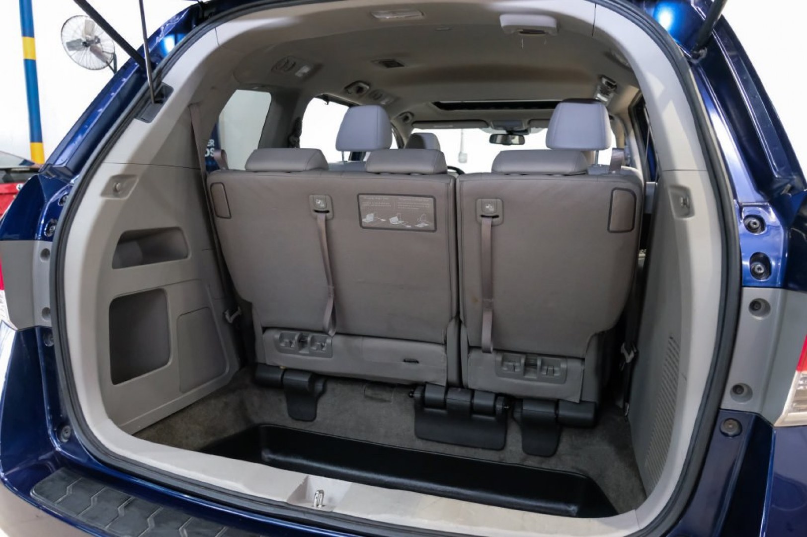 2016 Obsidian Blue Pearl /Gray Honda Odyssey EX-L (5FNRL5H60GB) with an 3.5L V6 SOHC i-VTEC 24V engine, Automatic transmission, located at 15300 Midway Rd., Addison, TX, 75001, (972) 702-0011, 32.958321, -96.838074- Photo#52