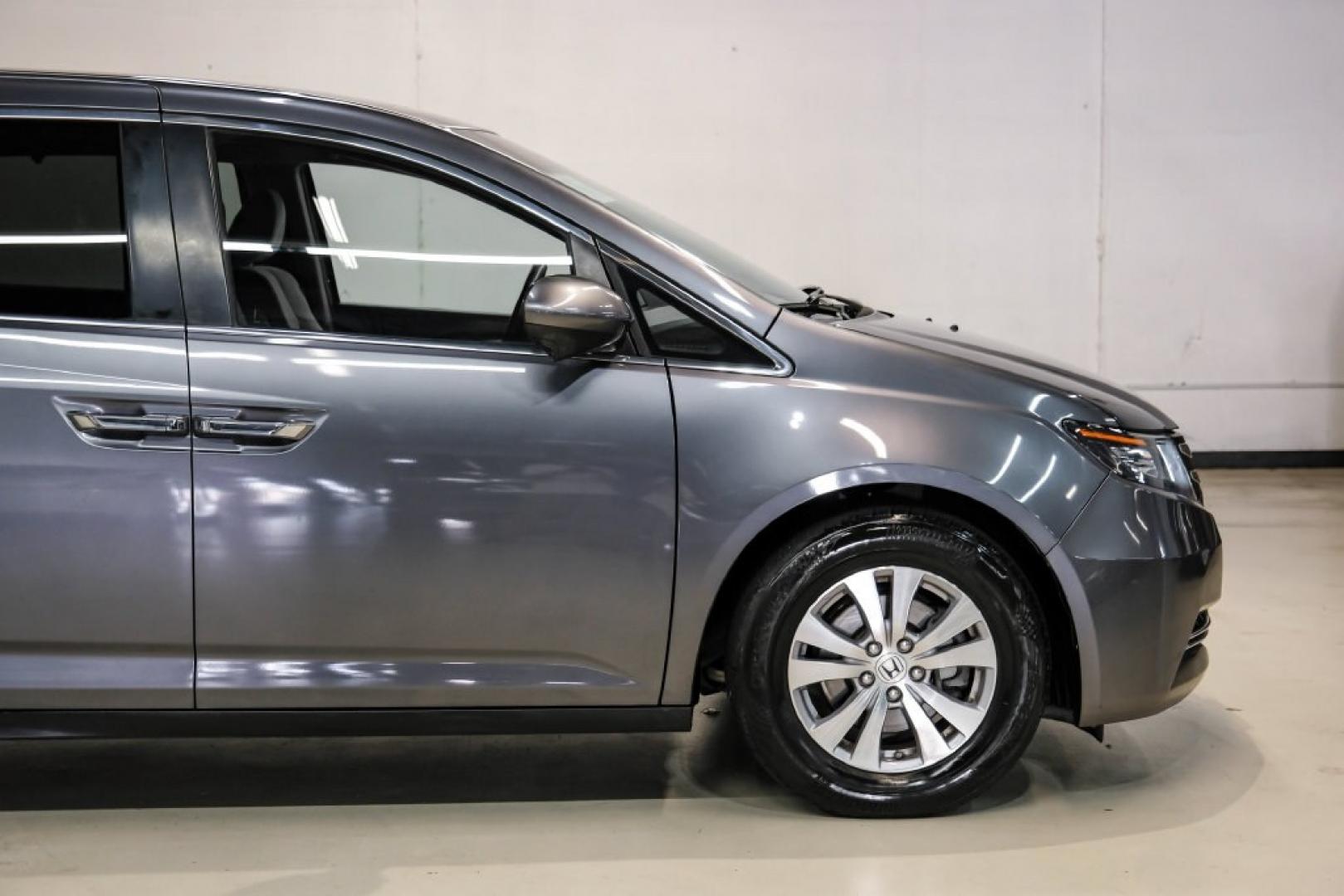 2016 Modern Steel Metallic /Beige Honda Odyssey SE (5FNRL5H35GB) with an 3.5L V6 SOHC i-VTEC 24V engine, Automatic transmission, located at 15300 Midway Rd., Addison, TX, 75001, (972) 702-0011, 32.958321, -96.838074- Photo#8
