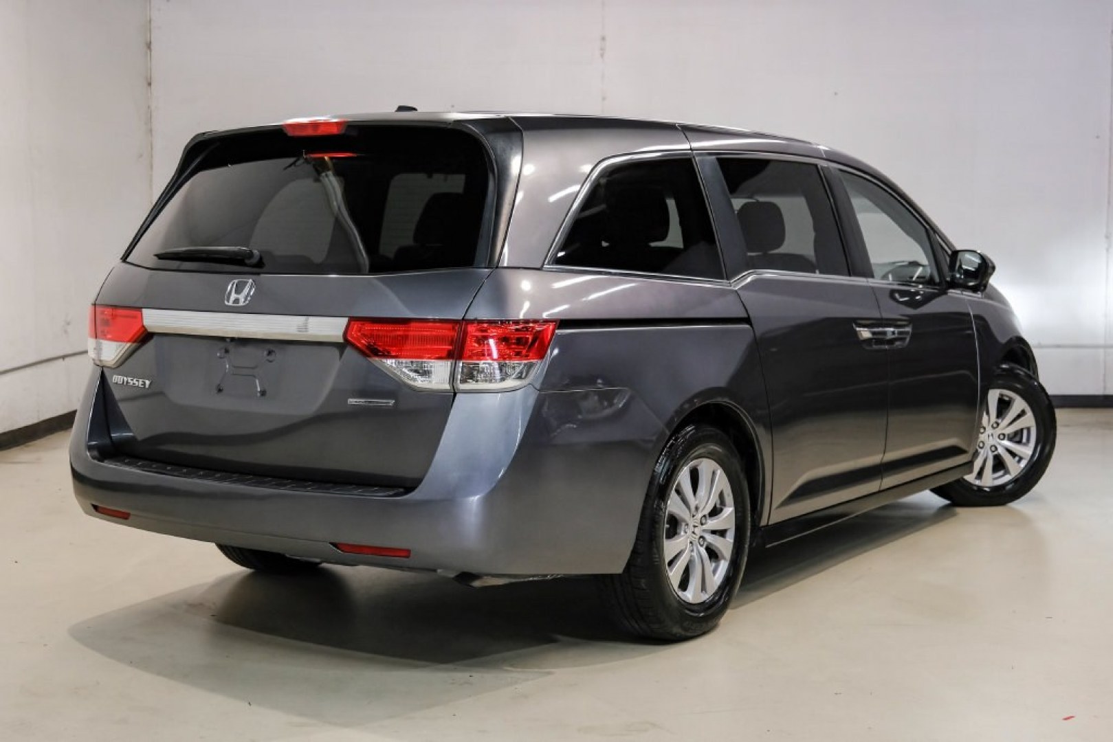 2016 Modern Steel Metallic /Beige Honda Odyssey SE (5FNRL5H35GB) with an 3.5L V6 SOHC i-VTEC 24V engine, Automatic transmission, located at 15300 Midway Rd., Addison, TX, 75001, (972) 702-0011, 32.958321, -96.838074- Photo#9