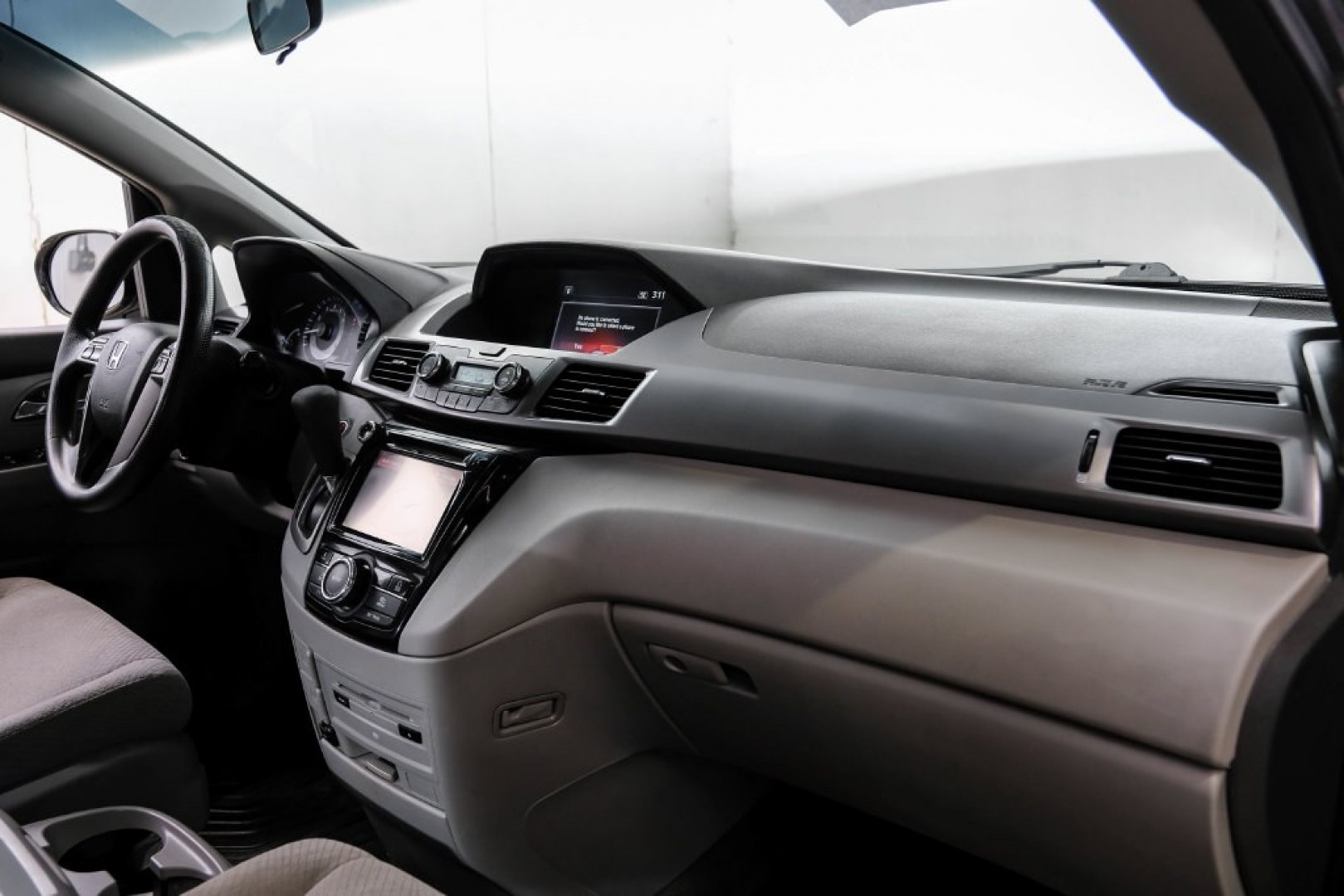 2016 Modern Steel Metallic /Beige Honda Odyssey SE (5FNRL5H35GB) with an 3.5L V6 SOHC i-VTEC 24V engine, Automatic transmission, located at 15300 Midway Rd., Addison, TX, 75001, (972) 702-0011, 32.958321, -96.838074- Photo#15