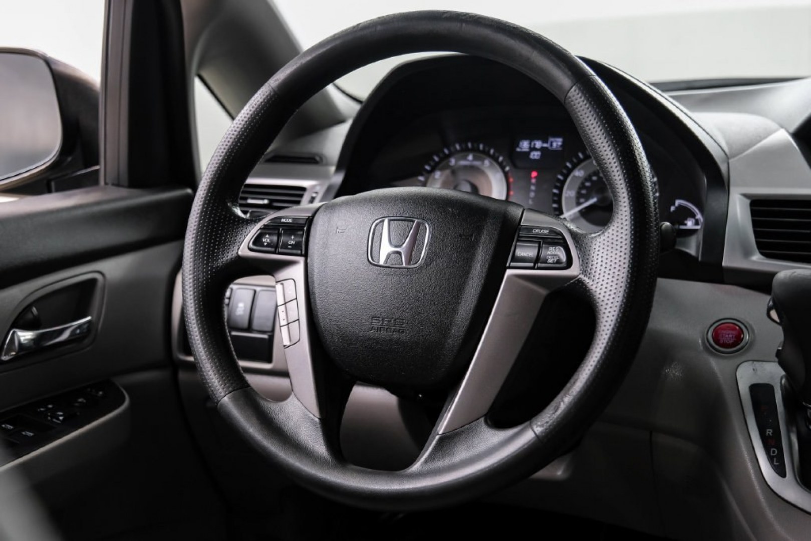 2016 Modern Steel Metallic /Beige Honda Odyssey SE (5FNRL5H35GB) with an 3.5L V6 SOHC i-VTEC 24V engine, Automatic transmission, located at 15300 Midway Rd., Addison, TX, 75001, (972) 702-0011, 32.958321, -96.838074- Photo#19