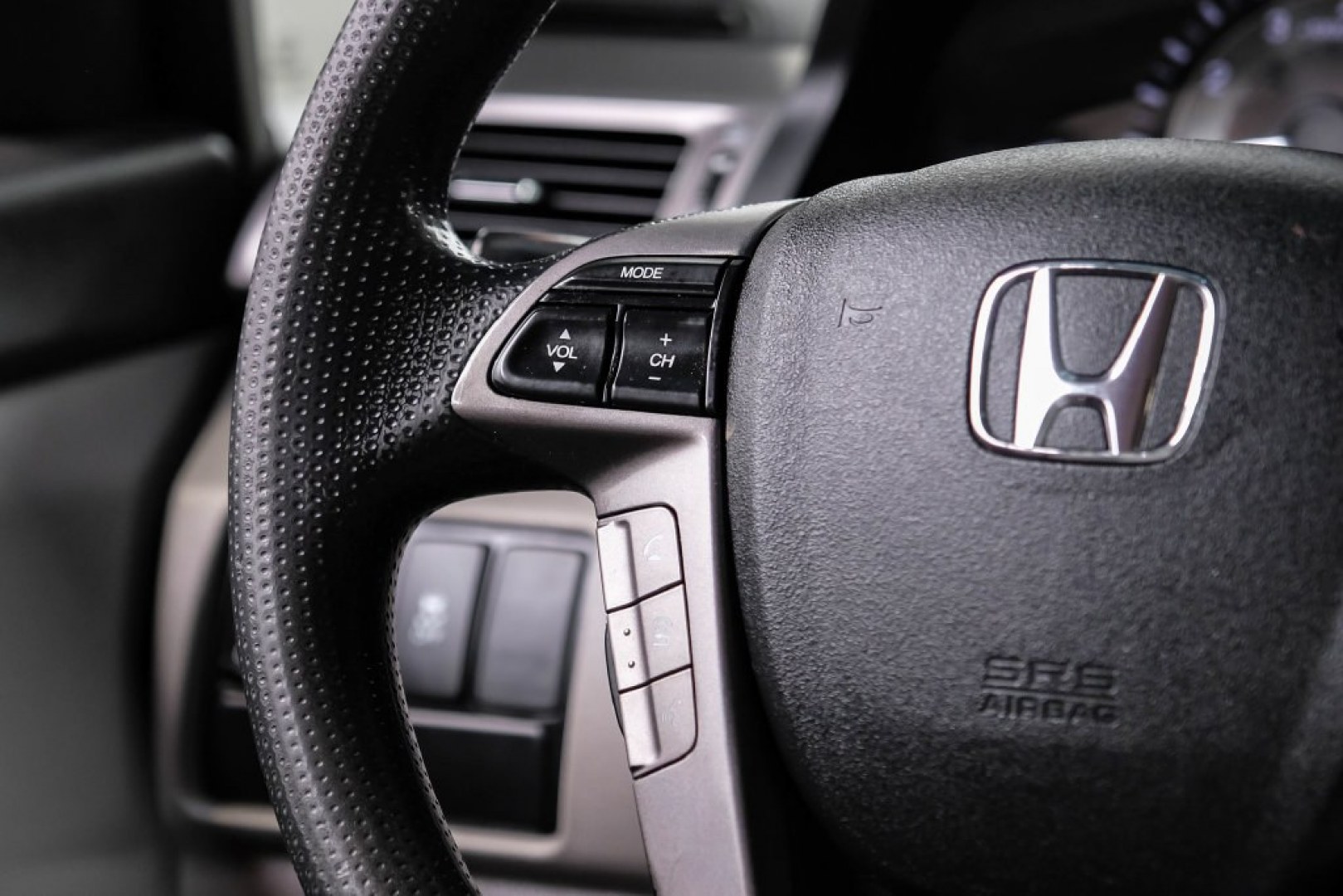 2016 Modern Steel Metallic /Beige Honda Odyssey SE (5FNRL5H35GB) with an 3.5L V6 SOHC i-VTEC 24V engine, Automatic transmission, located at 15300 Midway Rd., Addison, TX, 75001, (972) 702-0011, 32.958321, -96.838074- Photo#20