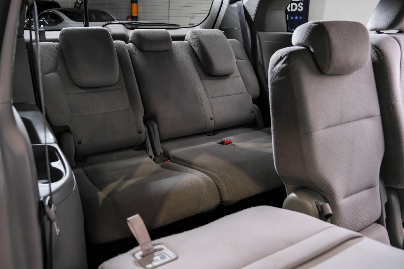 2016 Modern Steel Metallic /Beige Honda Odyssey SE (5FNRL5H35GB) with an 3.5L V6 SOHC i-VTEC 24V engine, Automatic transmission, located at 15300 Midway Rd., Addison, TX, 75001, (972) 702-0011, 32.958321, -96.838074- Photo#47
