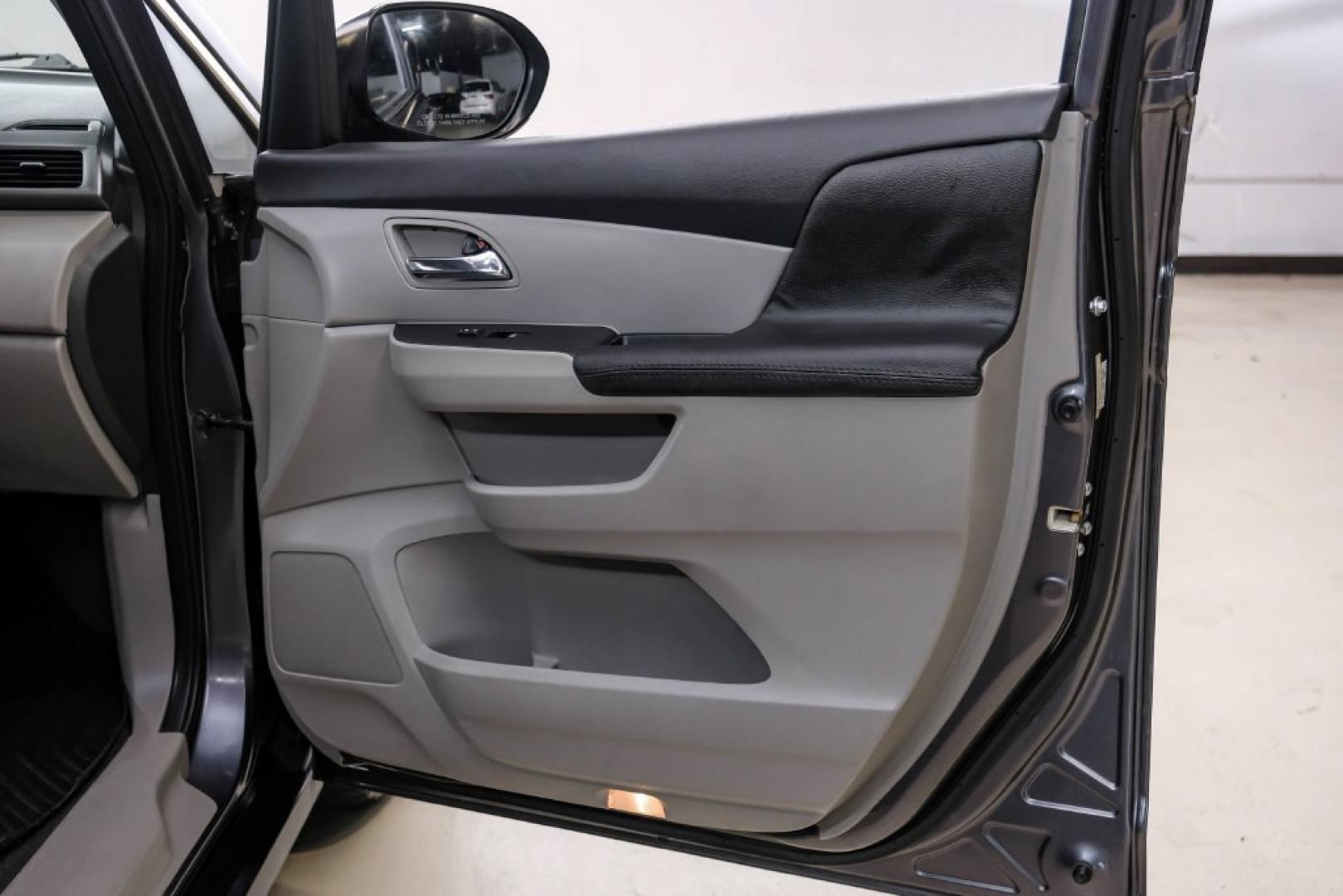 2016 Modern Steel Metallic /Beige Honda Odyssey SE (5FNRL5H35GB) with an 3.5L V6 SOHC i-VTEC 24V engine, Automatic transmission, located at 15300 Midway Rd., Addison, TX, 75001, (972) 702-0011, 32.958321, -96.838074- Photo#53