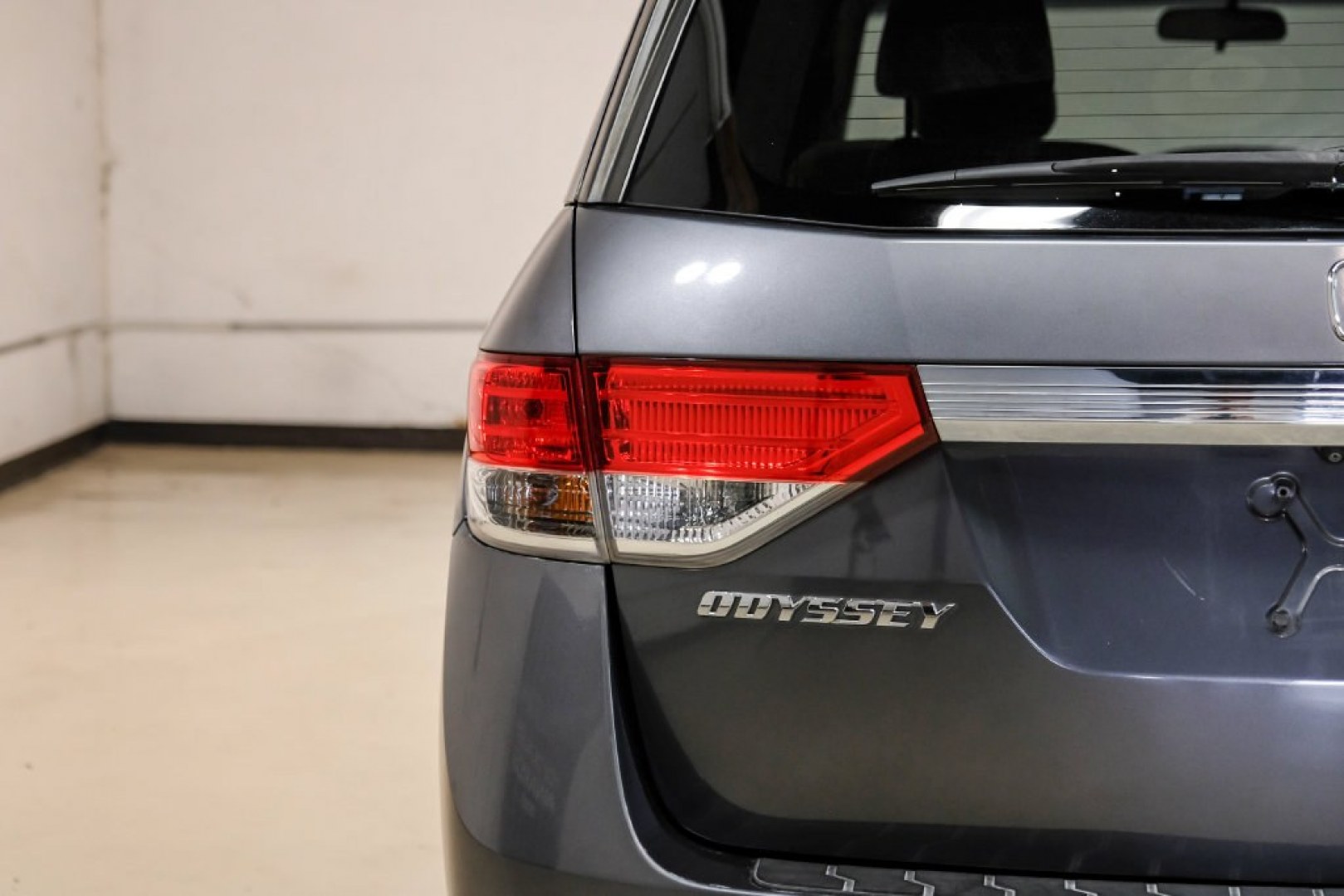 2016 Modern Steel Metallic /Beige Honda Odyssey SE (5FNRL5H35GB) with an 3.5L V6 SOHC i-VTEC 24V engine, Automatic transmission, located at 15300 Midway Rd., Addison, TX, 75001, (972) 702-0011, 32.958321, -96.838074- Photo#56