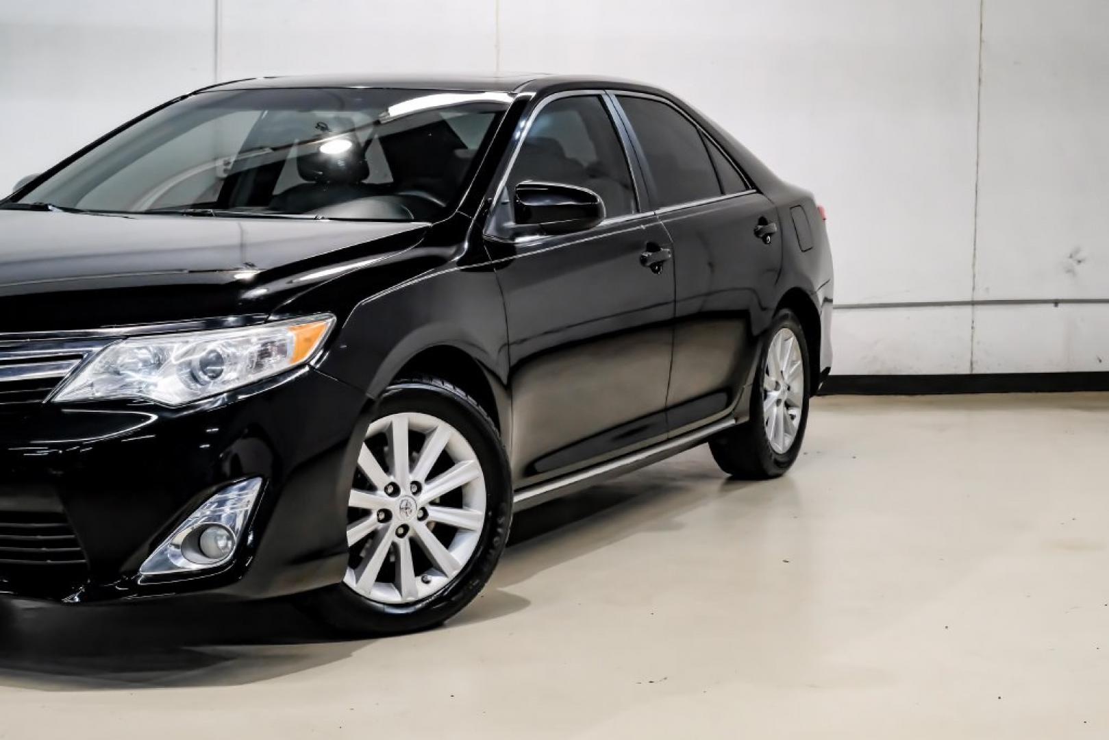 2014 Attitude Black Metallic /Ash Toyota Camry XLE (4T4BF1FK1ER) with an 2.5L I4 SMPI DOHC engine, Automatic transmission, located at 15300 Midway Rd., Addison, TX, 75001, (972) 702-0011, 32.958321, -96.838074- Photo#6