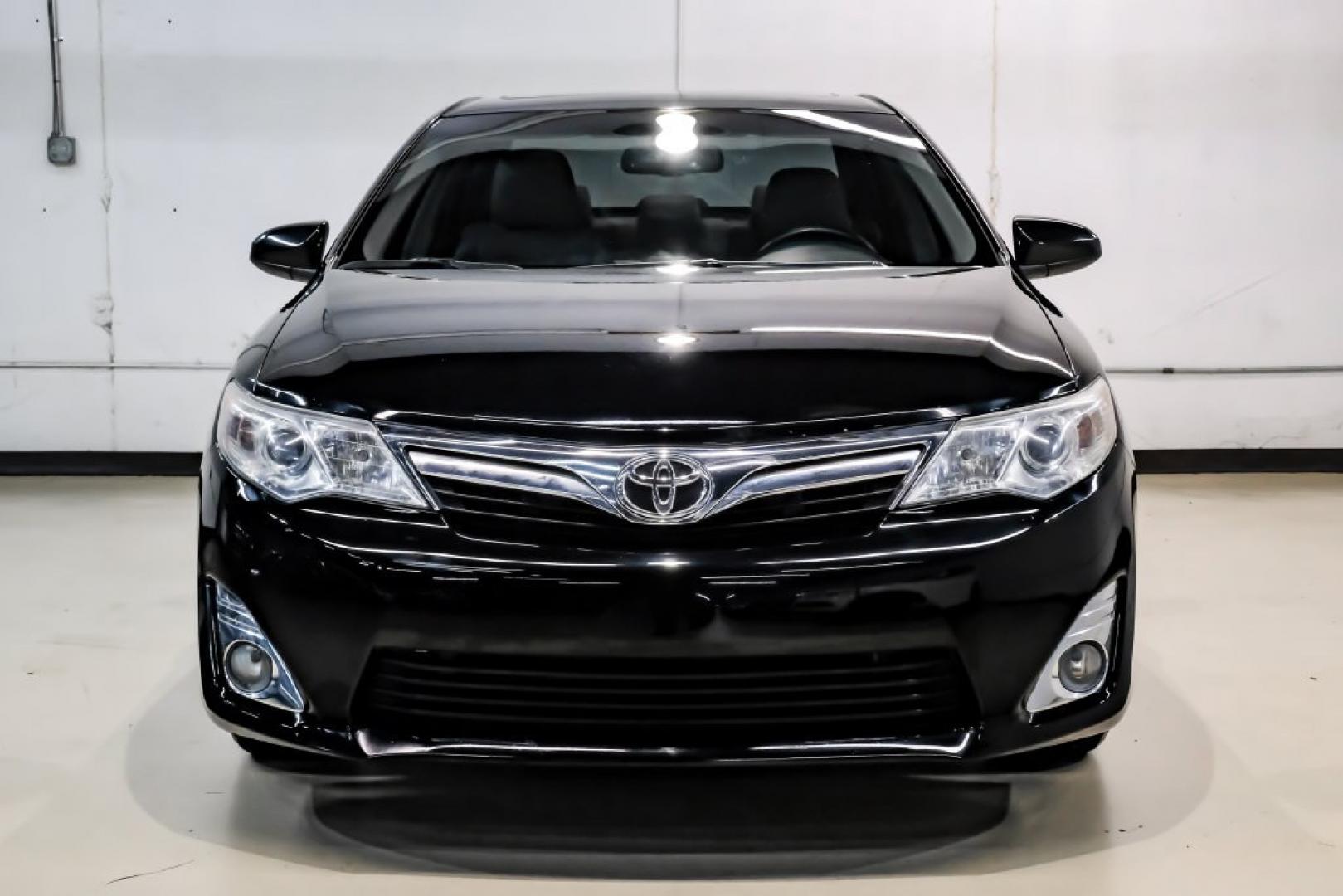 2014 Attitude Black Metallic /Ash Toyota Camry XLE (4T4BF1FK1ER) with an 2.5L I4 SMPI DOHC engine, Automatic transmission, located at 15300 Midway Rd., Addison, TX, 75001, (972) 702-0011, 32.958321, -96.838074- Photo#7