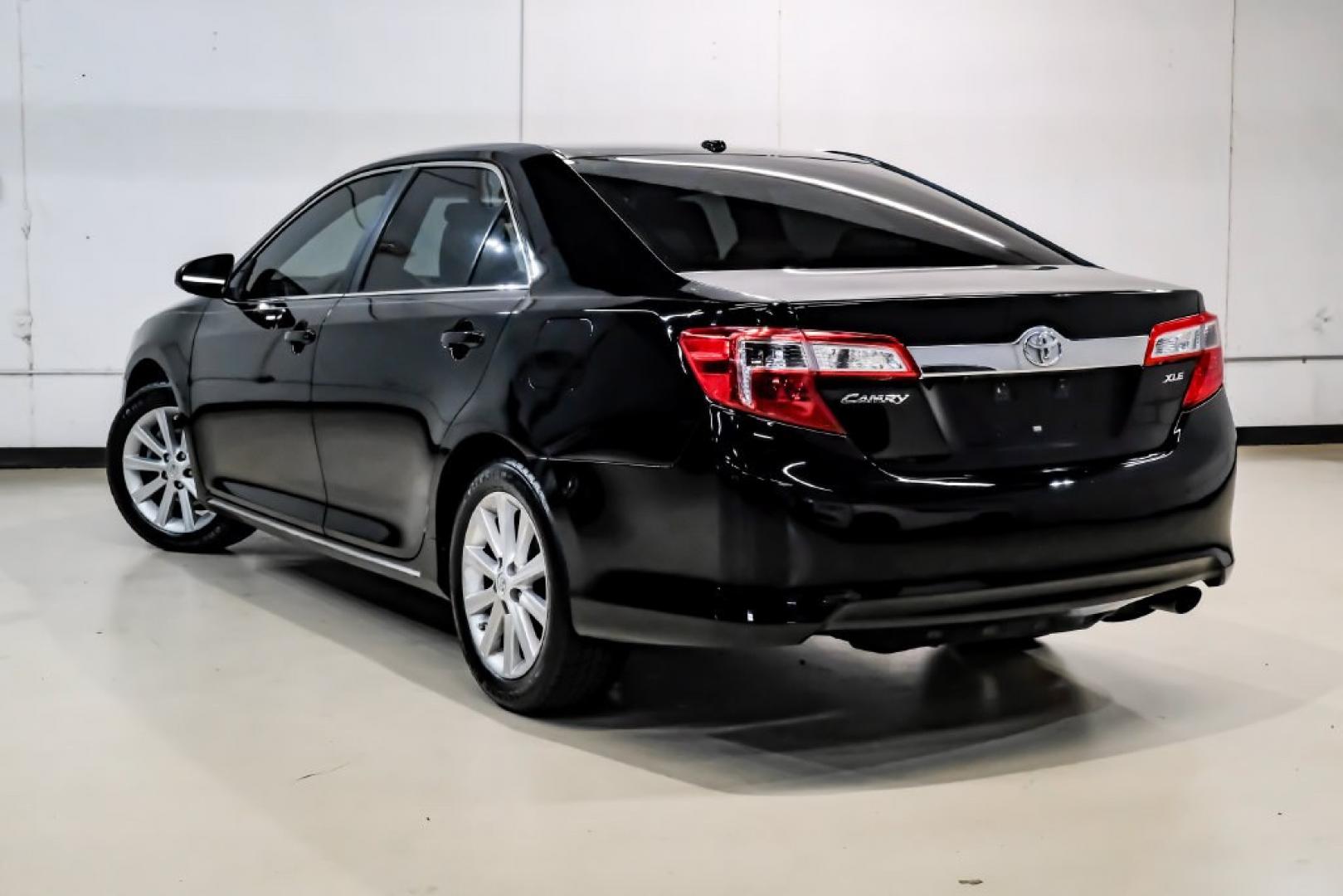 2014 Attitude Black Metallic /Ash Toyota Camry XLE (4T4BF1FK1ER) with an 2.5L I4 SMPI DOHC engine, Automatic transmission, located at 15300 Midway Rd., Addison, TX, 75001, (972) 702-0011, 32.958321, -96.838074- Photo#12