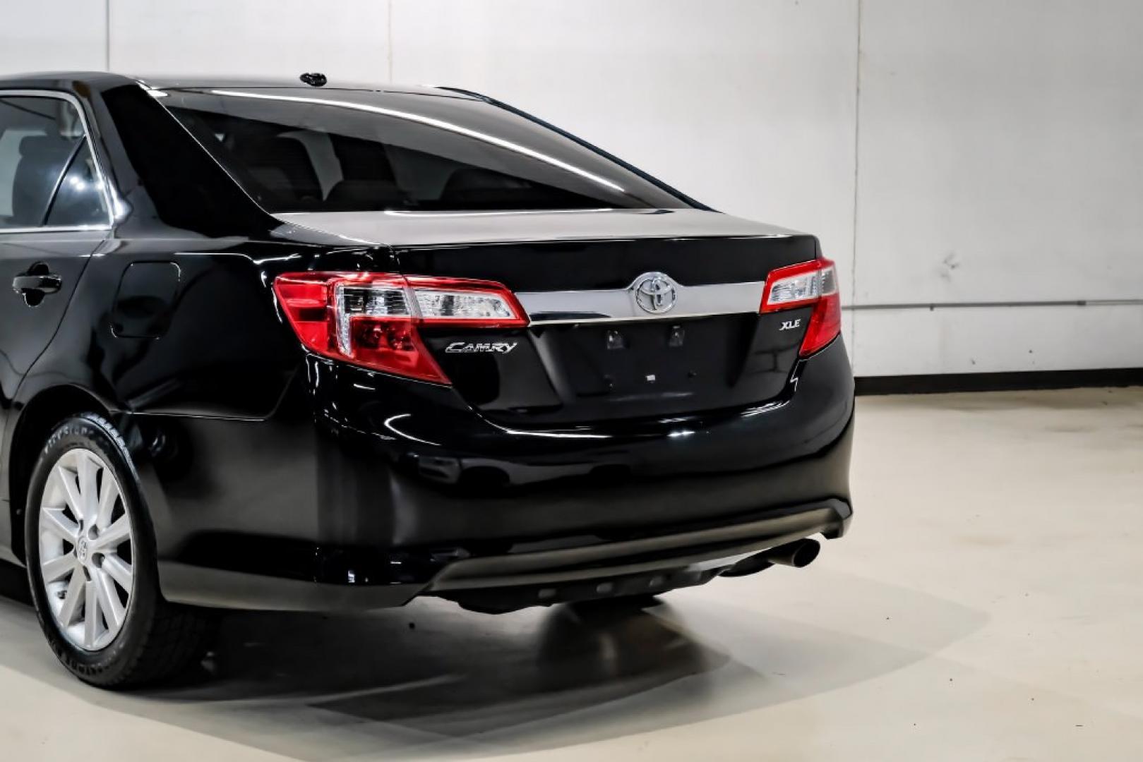 2014 Attitude Black Metallic /Ash Toyota Camry XLE (4T4BF1FK1ER) with an 2.5L I4 SMPI DOHC engine, Automatic transmission, located at 15300 Midway Rd., Addison, TX, 75001, (972) 702-0011, 32.958321, -96.838074- Photo#14