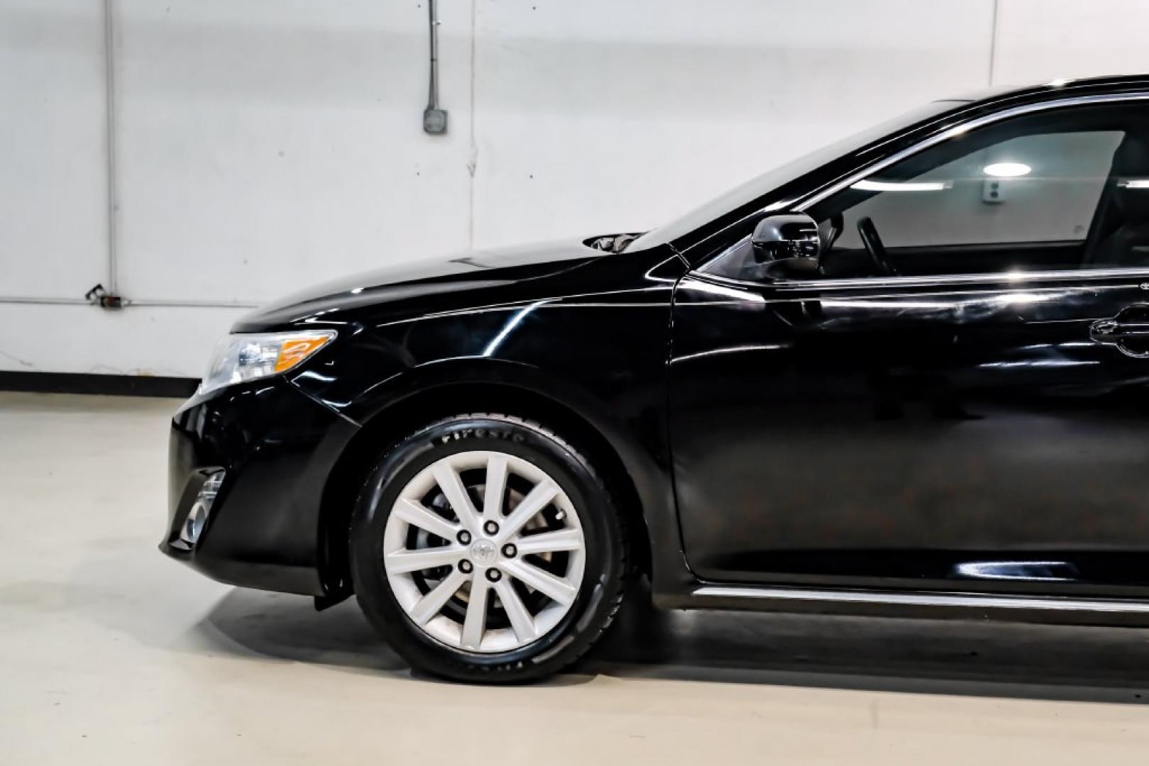 2014 Attitude Black Metallic /Ash Toyota Camry XLE (4T4BF1FK1ER) with an 2.5L I4 SMPI DOHC engine, Automatic transmission, located at 15300 Midway Rd., Addison, TX, 75001, (972) 702-0011, 32.958321, -96.838074- Photo#16