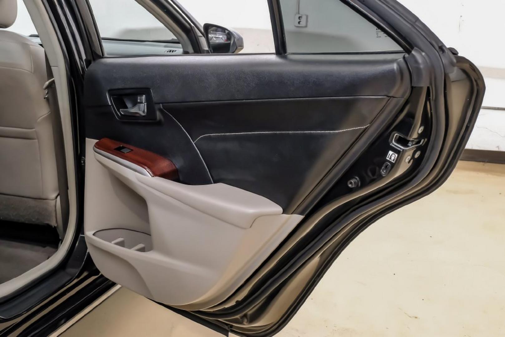 2014 Attitude Black Metallic /Ash Toyota Camry XLE (4T4BF1FK1ER) with an 2.5L I4 SMPI DOHC engine, Automatic transmission, located at 15300 Midway Rd., Addison, TX, 75001, (972) 702-0011, 32.958321, -96.838074- Photo#54