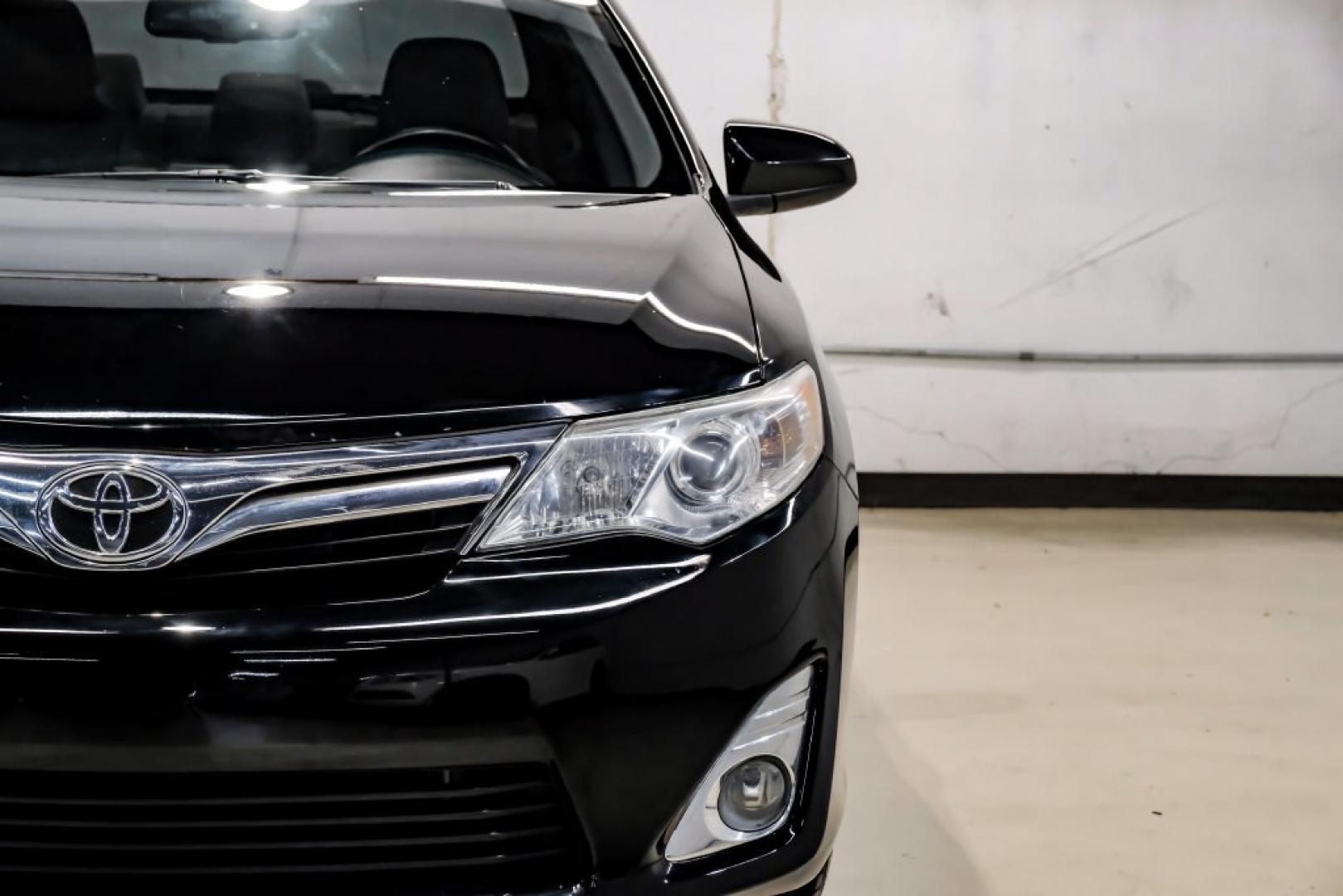 2014 Attitude Black Metallic /Ash Toyota Camry XLE (4T4BF1FK1ER) with an 2.5L I4 SMPI DOHC engine, Automatic transmission, located at 15300 Midway Rd., Addison, TX, 75001, (972) 702-0011, 32.958321, -96.838074- Photo#55