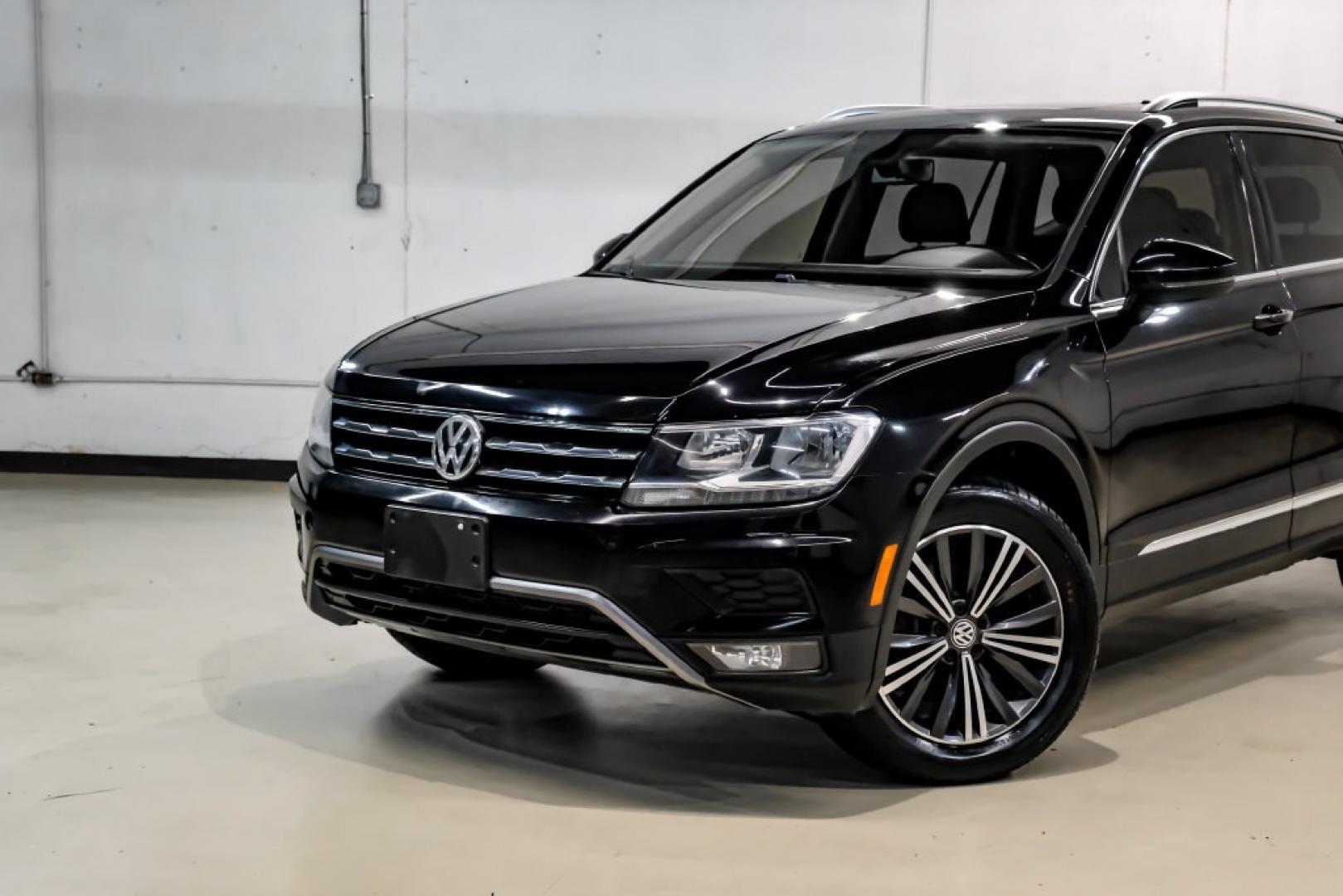 2018 Pearl Metallic /Titan Black Volkswagen Tiguan 2.0T SEL (3VV2B7AX1JM) with an 2.0L TSI DOHC engine, Automatic transmission, located at 15300 Midway Rd., Addison, TX, 75001, (972) 702-0011, 32.958321, -96.838074- Photo#5