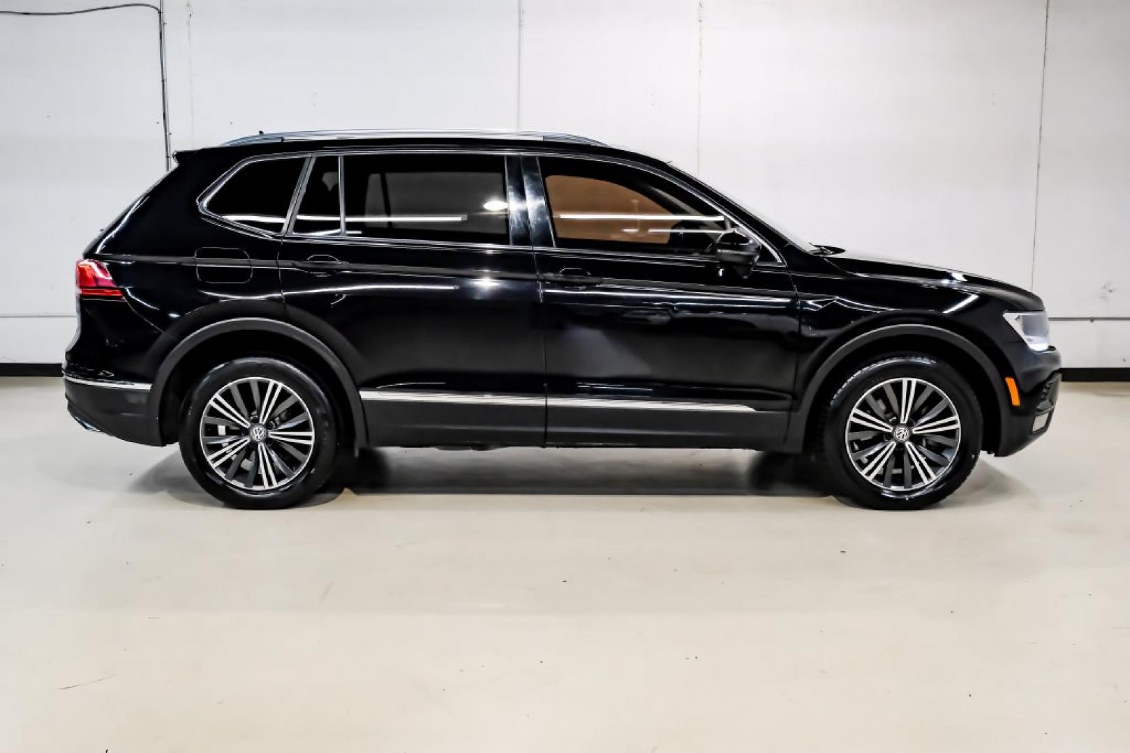 2018 Pearl Metallic /Titan Black Volkswagen Tiguan 2.0T SEL (3VV2B7AX1JM) with an 2.0L TSI DOHC engine, Automatic transmission, located at 15300 Midway Rd., Addison, TX, 75001, (972) 702-0011, 32.958321, -96.838074- Photo#9