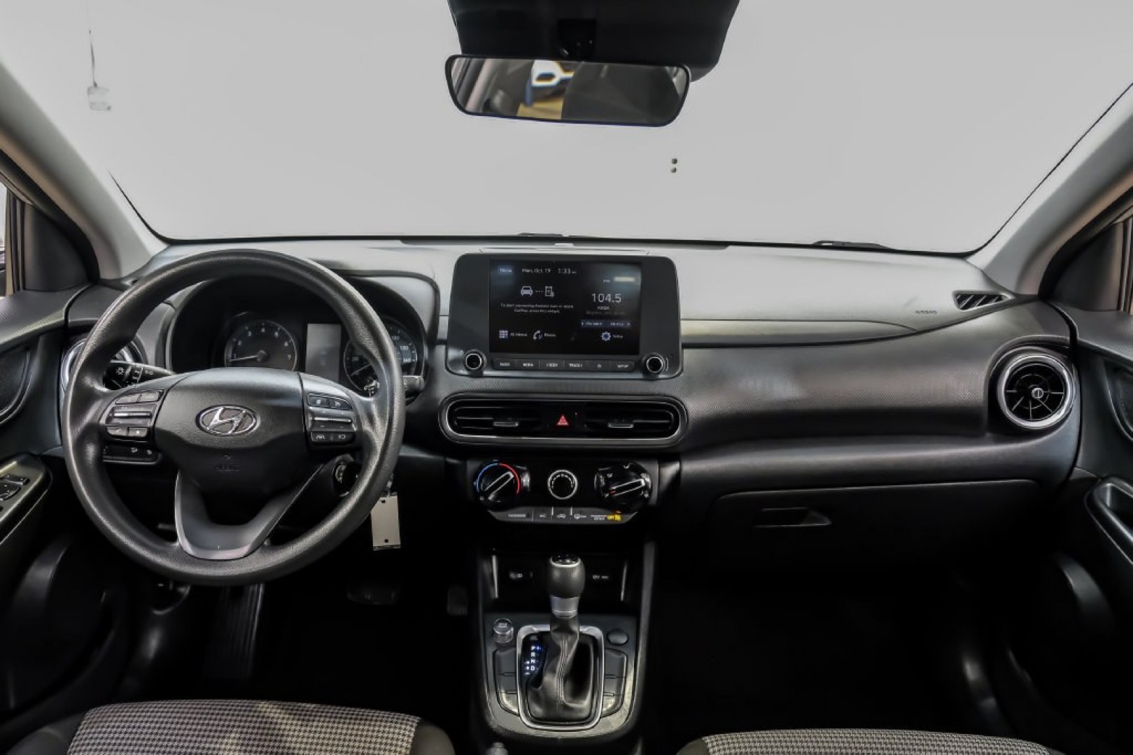 2023 Silver /Black Hyundai Kona SE (KM8K22AB4PU) with an 2.0L I4 DOHC Dual CVVT engine, CVT transmission, located at 15300 Midway Rd., Addison, TX, 75001, (972) 702-0011, 32.958321, -96.838074- Photo#18
