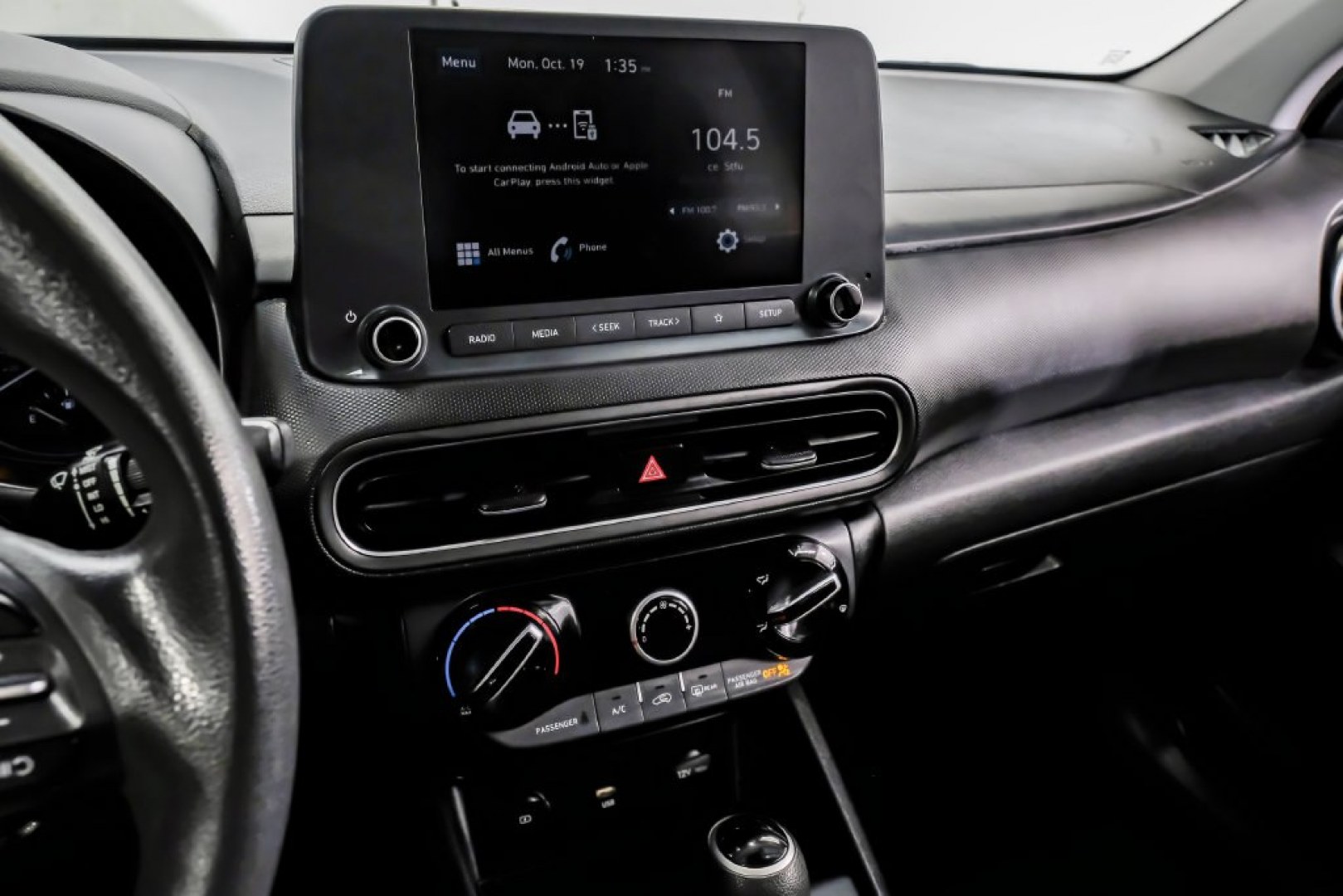 2023 Silver /Black Hyundai Kona SE (KM8K22AB4PU) with an 2.0L I4 DOHC Dual CVVT engine, CVT transmission, located at 15300 Midway Rd., Addison, TX, 75001, (972) 702-0011, 32.958321, -96.838074- Photo#28