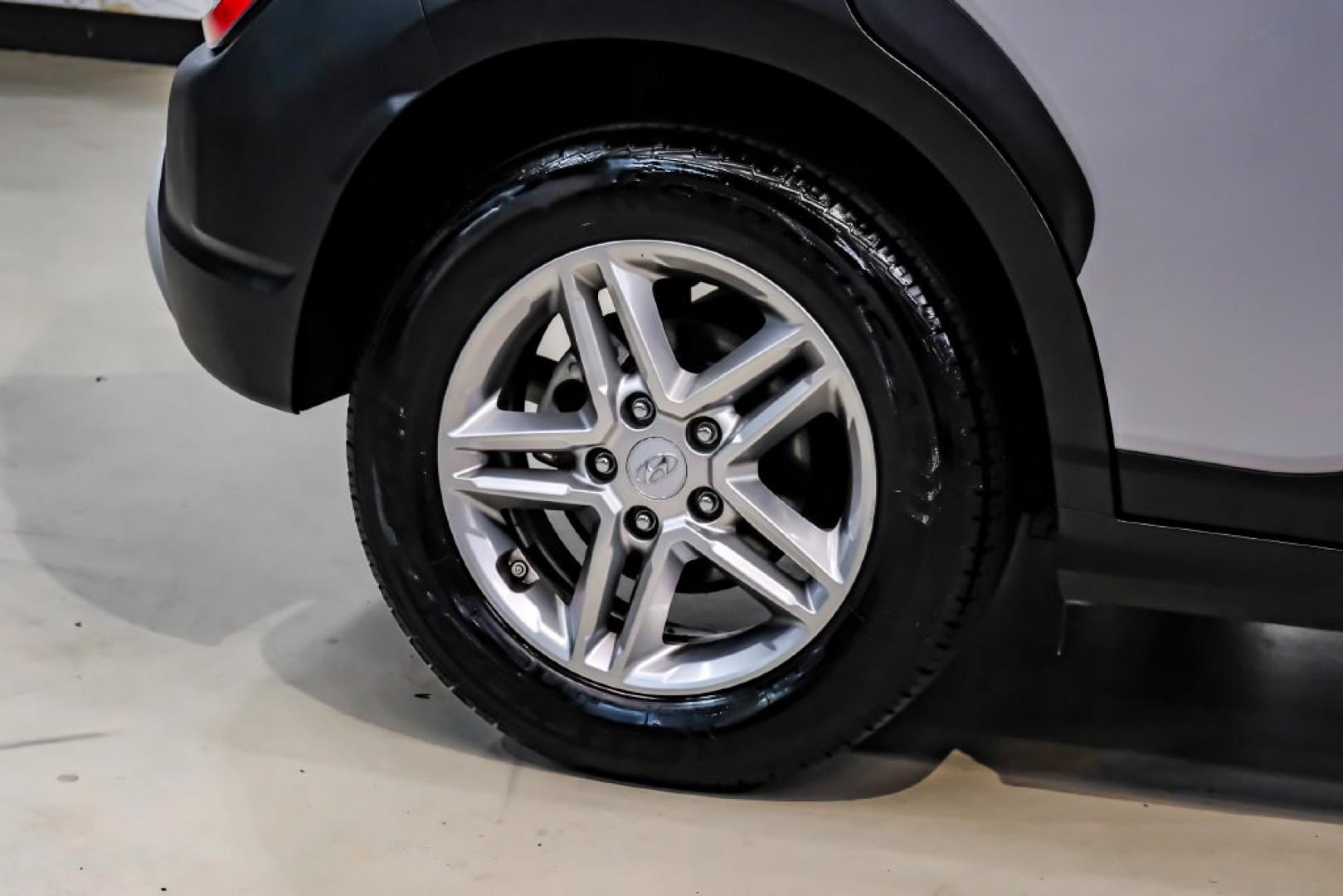2023 Silver /Black Hyundai Kona SE (KM8K22AB4PU) with an 2.0L I4 DOHC Dual CVVT engine, CVT transmission, located at 15300 Midway Rd., Addison, TX, 75001, (972) 702-0011, 32.958321, -96.838074- Photo#60