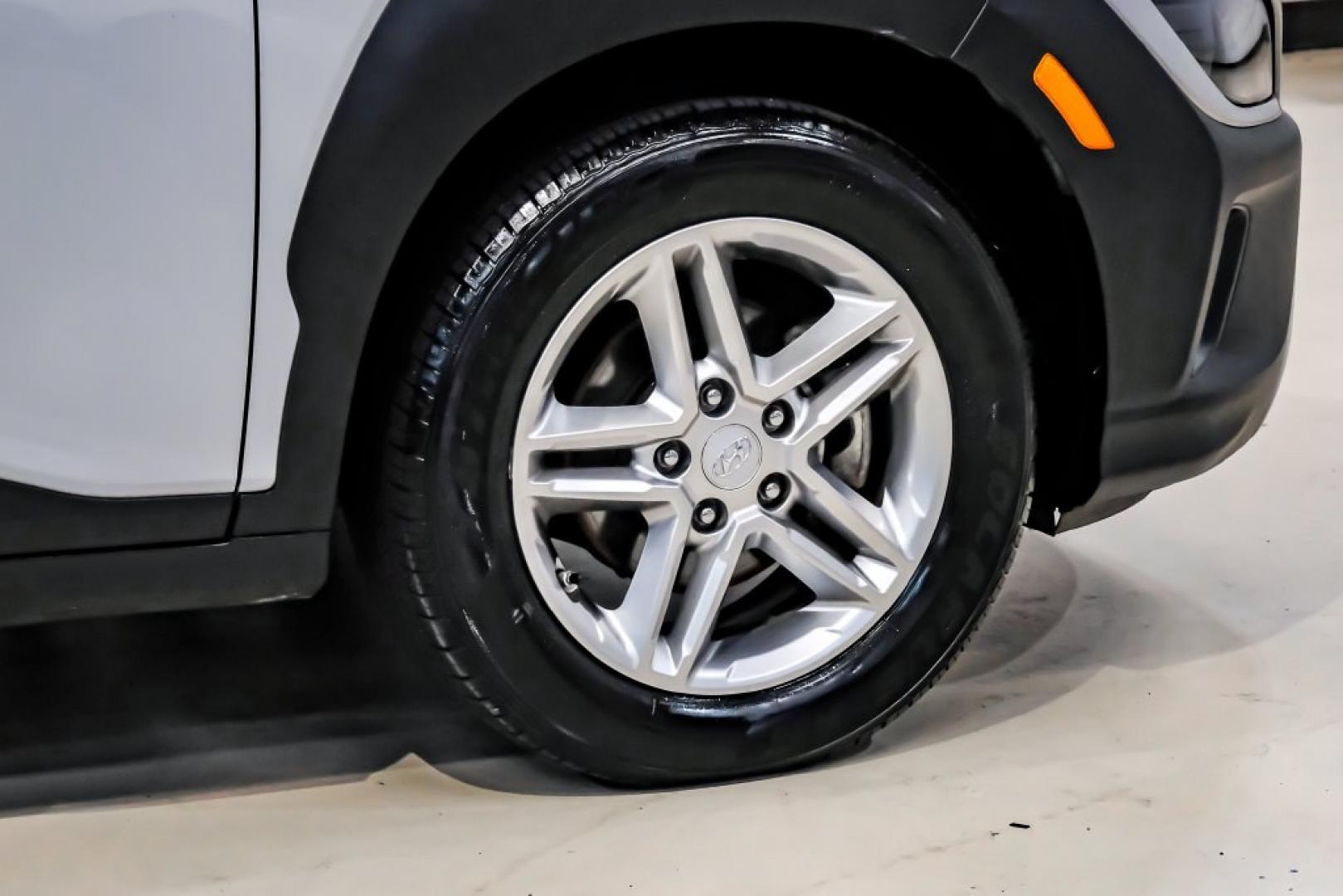 2023 Silver /Black Hyundai Kona SE (KM8K22AB4PU) with an 2.0L I4 DOHC Dual CVVT engine, CVT transmission, located at 15300 Midway Rd., Addison, TX, 75001, (972) 702-0011, 32.958321, -96.838074- Photo#61