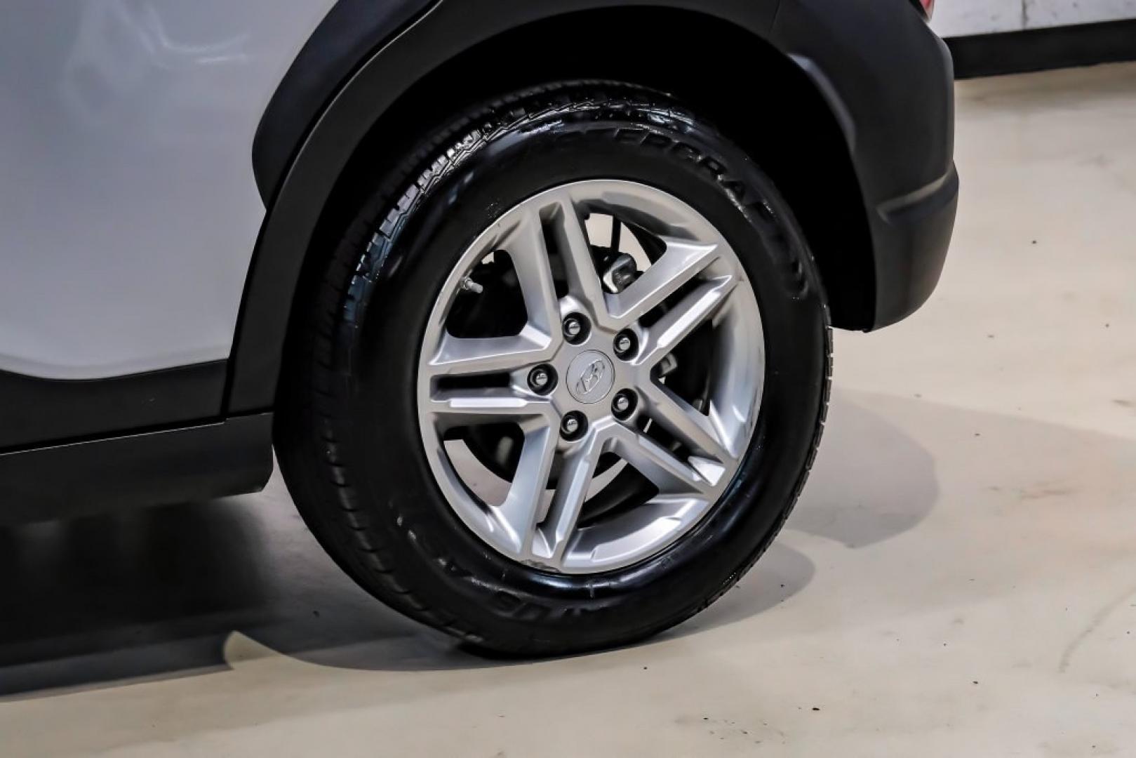 2023 Silver /Black Hyundai Kona SE (KM8K22AB4PU) with an 2.0L I4 DOHC Dual CVVT engine, CVT transmission, located at 15300 Midway Rd., Addison, TX, 75001, (972) 702-0011, 32.958321, -96.838074- Photo#63