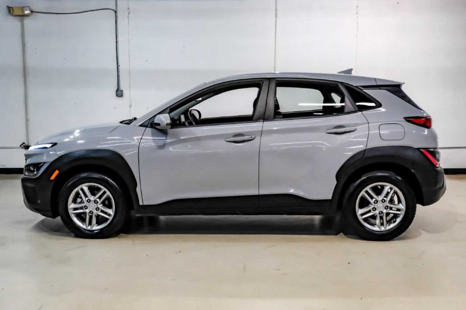 2023 Silver /Black Hyundai Kona SE (KM8K22ABXPU) with an 2.0L I4 DOHC Dual CVVT engine, CVT transmission, located at 15300 Midway Rd., Addison, TX, 75001, (972) 702-0011, 32.958321, -96.838074- Photo#14