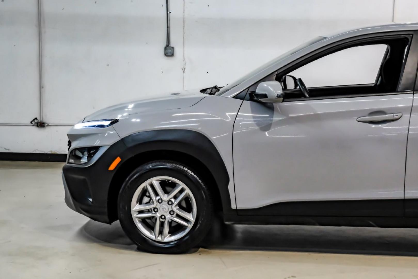 2023 Silver /Black Hyundai Kona SE (KM8K22ABXPU) with an 2.0L I4 DOHC Dual CVVT engine, CVT transmission, located at 15300 Midway Rd., Addison, TX, 75001, (972) 702-0011, 32.958321, -96.838074- Photo#15