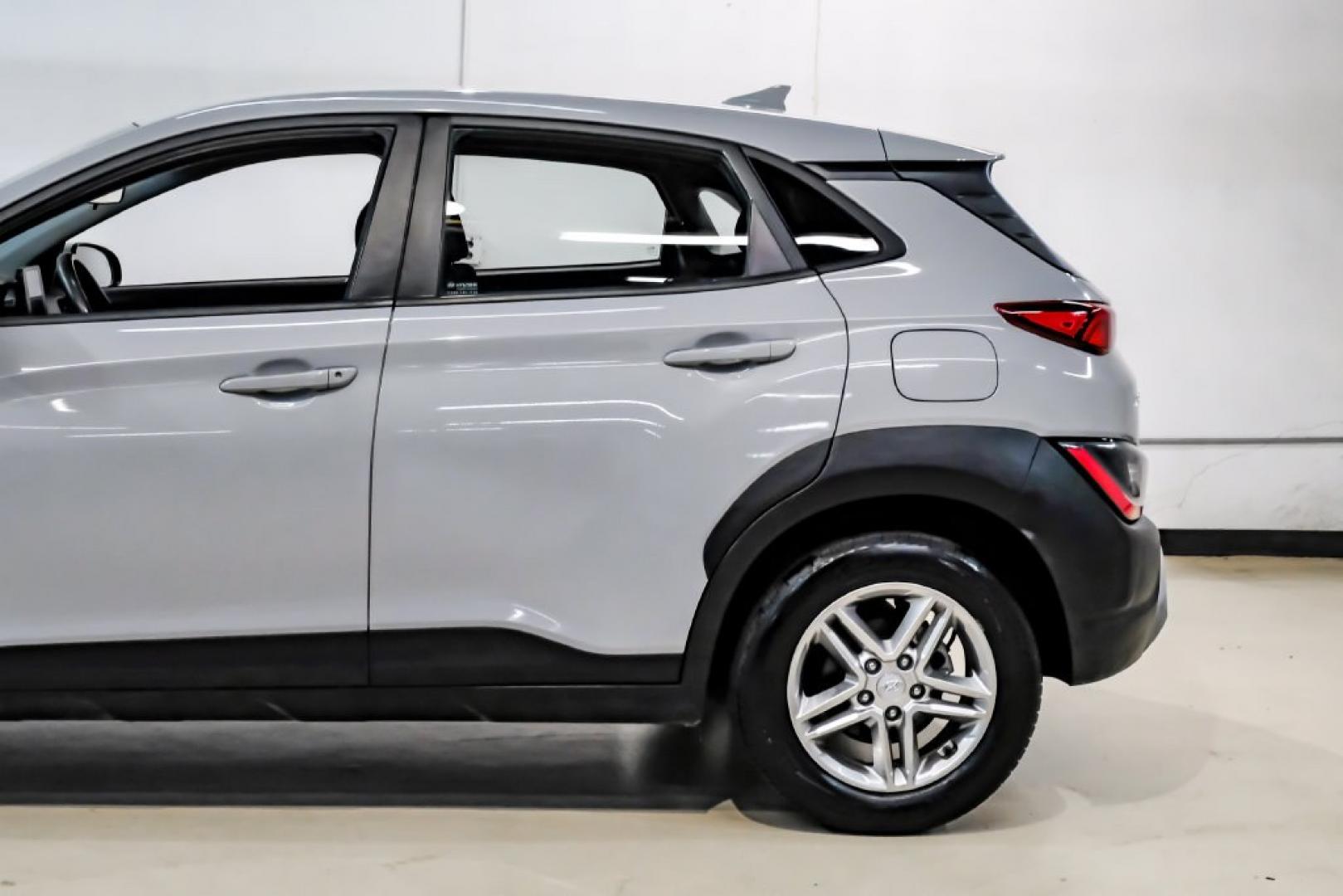 2023 Silver /Black Hyundai Kona SE (KM8K22ABXPU) with an 2.0L I4 DOHC Dual CVVT engine, CVT transmission, located at 15300 Midway Rd., Addison, TX, 75001, (972) 702-0011, 32.958321, -96.838074- Photo#16