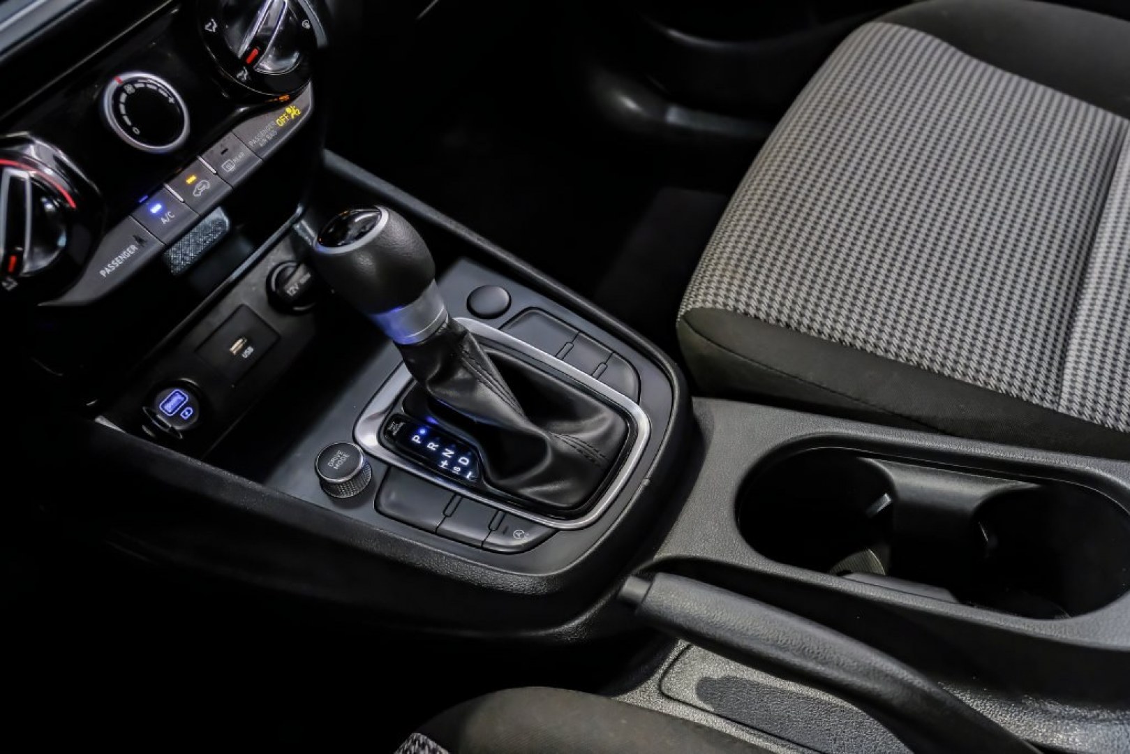 2023 Silver /Black Hyundai Kona SE (KM8K22ABXPU) with an 2.0L I4 DOHC Dual CVVT engine, CVT transmission, located at 15300 Midway Rd., Addison, TX, 75001, (972) 702-0011, 32.958321, -96.838074- Photo#28