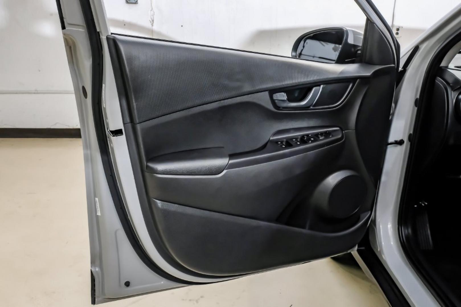 2023 Silver /Black Hyundai Kona SE (KM8K22ABXPU) with an 2.0L I4 DOHC Dual CVVT engine, CVT transmission, located at 15300 Midway Rd., Addison, TX, 75001, (972) 702-0011, 32.958321, -96.838074- Photo#46