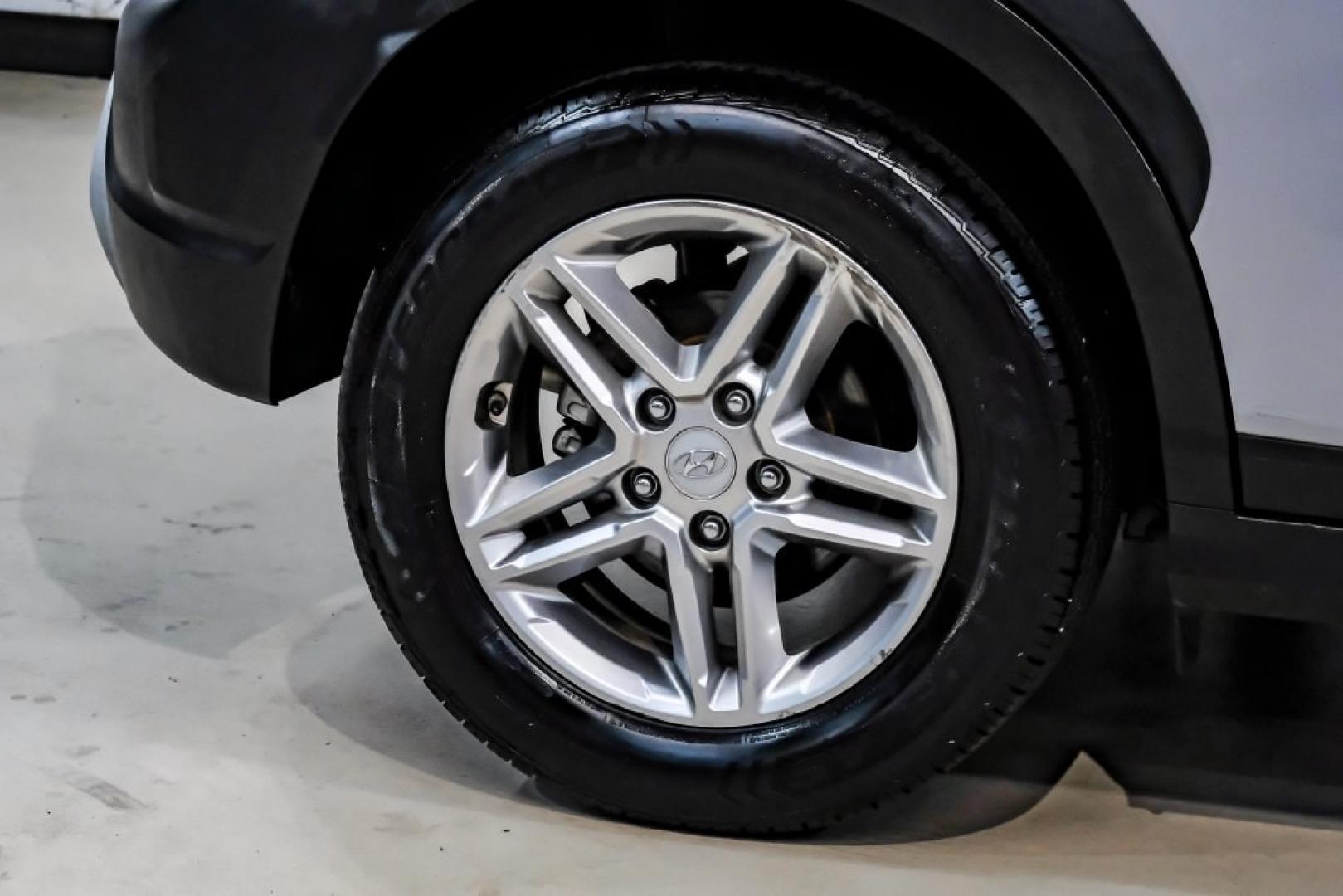 2023 Silver /Black Hyundai Kona SE (KM8K22ABXPU) with an 2.0L I4 DOHC Dual CVVT engine, CVT transmission, located at 15300 Midway Rd., Addison, TX, 75001, (972) 702-0011, 32.958321, -96.838074- Photo#60