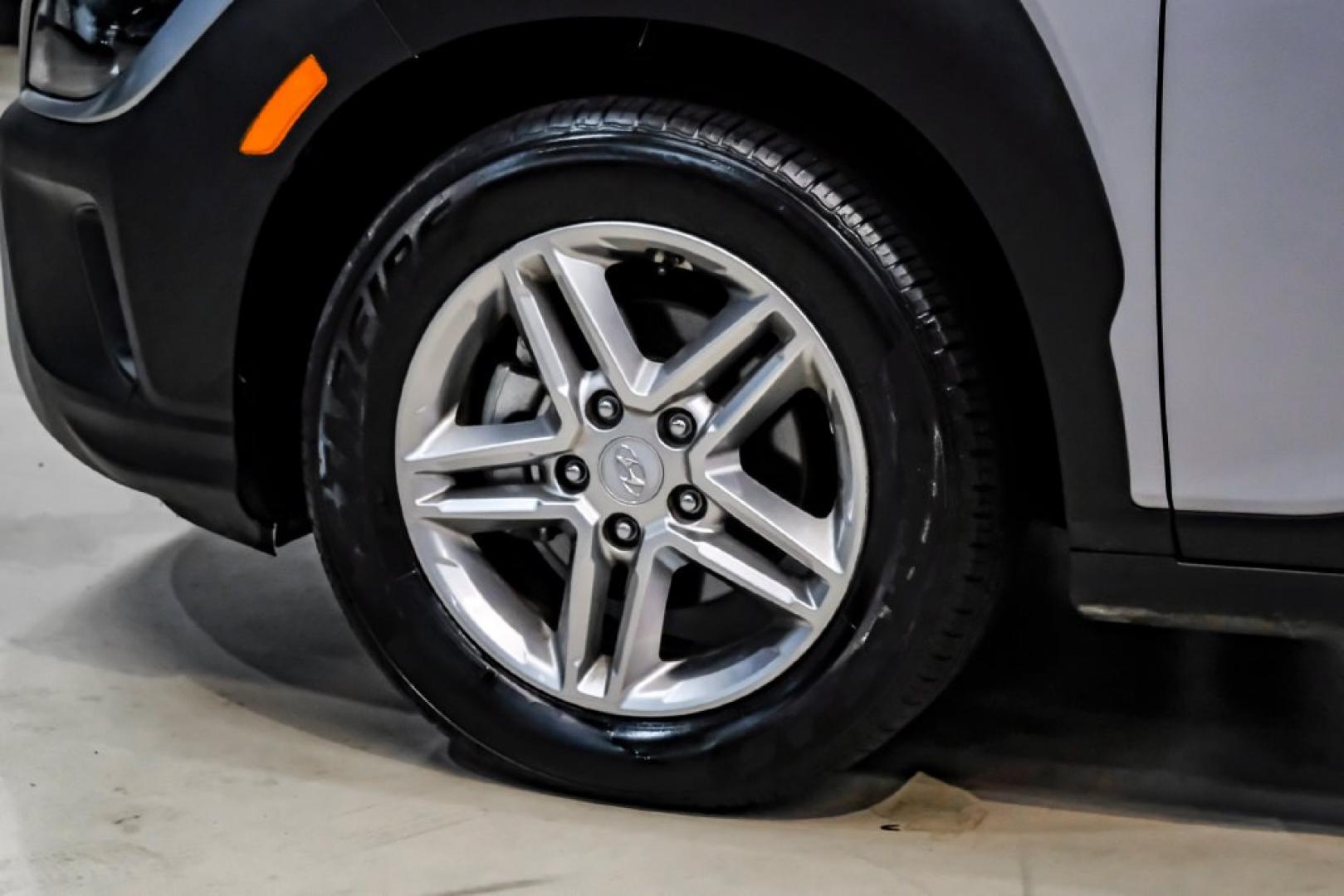 2023 Silver /Black Hyundai Kona SE (KM8K22ABXPU) with an 2.0L I4 DOHC Dual CVVT engine, CVT transmission, located at 15300 Midway Rd., Addison, TX, 75001, (972) 702-0011, 32.958321, -96.838074- Photo#62