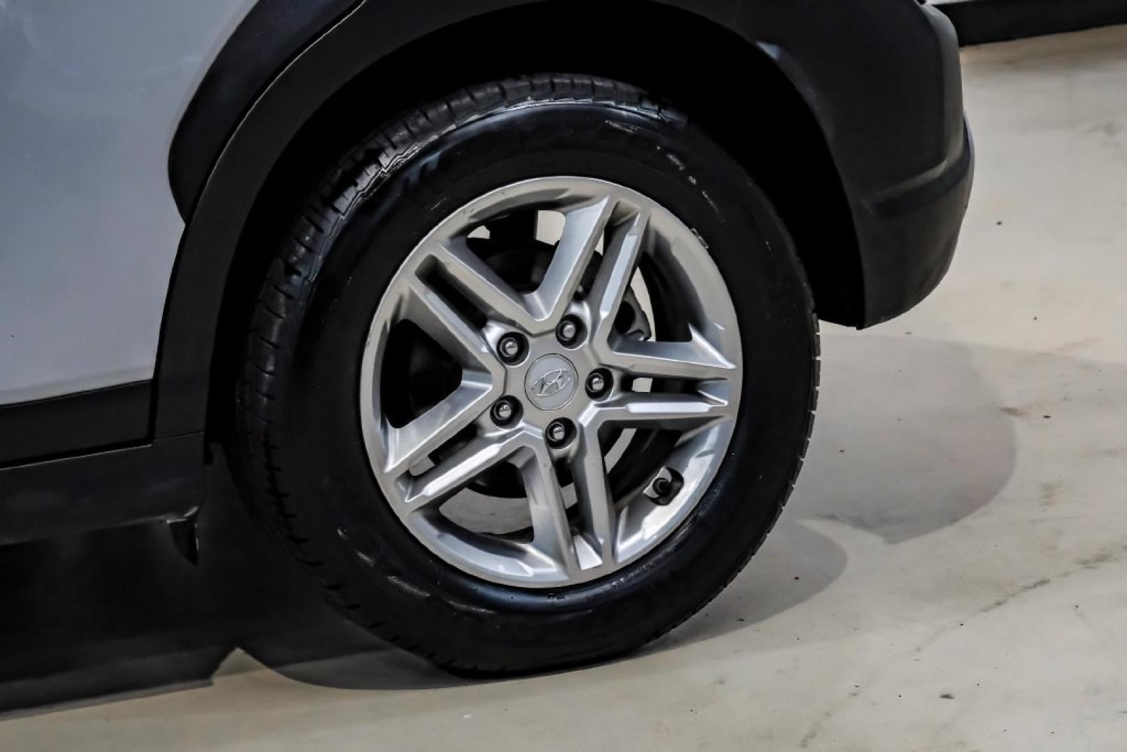2023 Silver /Black Hyundai Kona SE (KM8K22ABXPU) with an 2.0L I4 DOHC Dual CVVT engine, CVT transmission, located at 15300 Midway Rd., Addison, TX, 75001, (972) 702-0011, 32.958321, -96.838074- Photo#63
