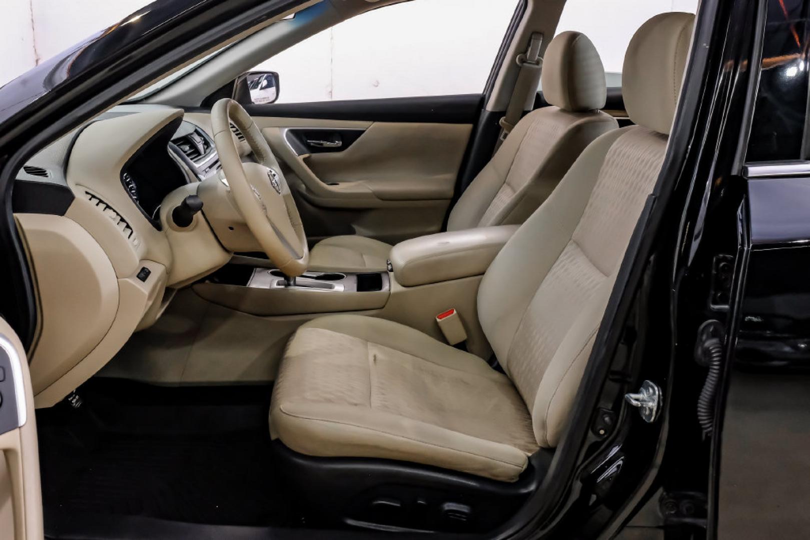2017 Super Black /Beige Nissan Altima 2.5 SV (1N4AL3AP6HC) with an 2.5L 4-Cylinder DOHC 16V engine, CVT transmission, located at 15300 Midway Rd., Addison, TX, 75001, (972) 702-0011, 32.958321, -96.838074- Photo#3