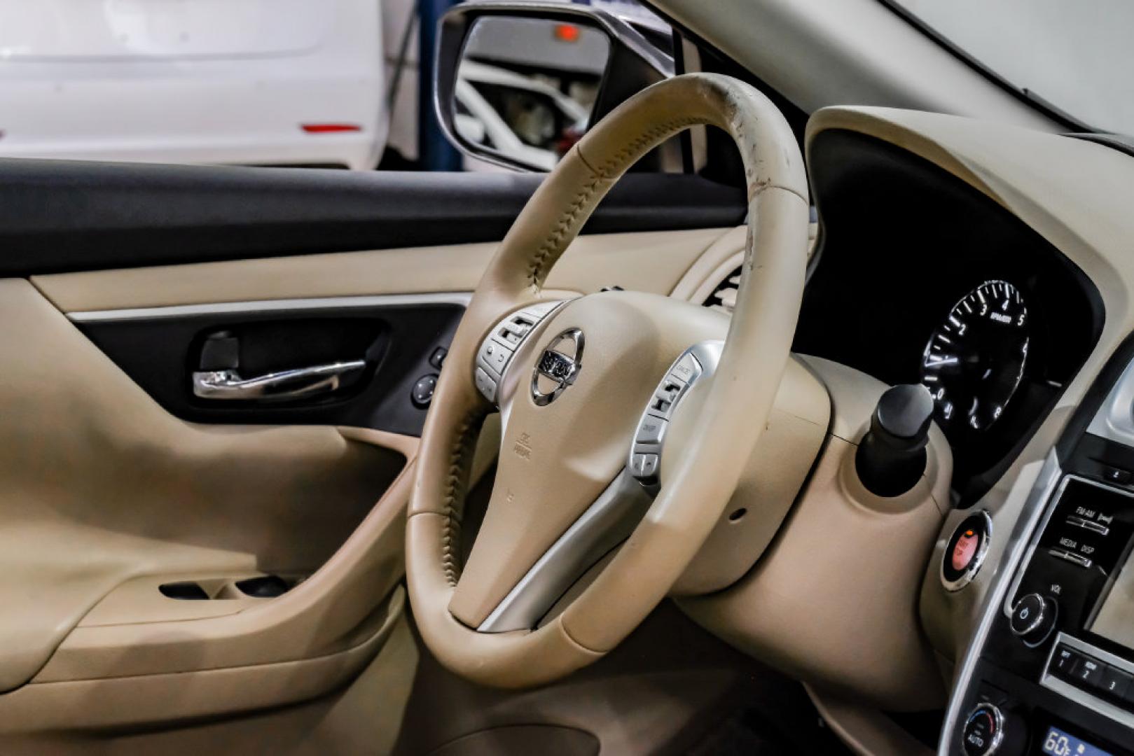 2017 Super Black /Beige Nissan Altima 2.5 SV (1N4AL3AP6HC) with an 2.5L 4-Cylinder DOHC 16V engine, CVT transmission, located at 15300 Midway Rd., Addison, TX, 75001, (972) 702-0011, 32.958321, -96.838074- Photo#19