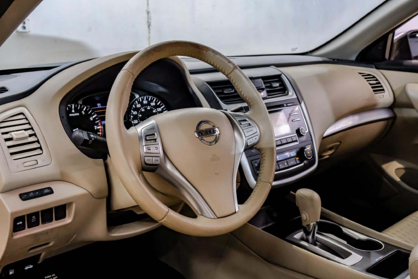 2017 Super Black /Beige Nissan Altima 2.5 SV (1N4AL3AP6HC) with an 2.5L 4-Cylinder DOHC 16V engine, CVT transmission, located at 15300 Midway Rd., Addison, TX, 75001, (972) 702-0011, 32.958321, -96.838074- Photo#20