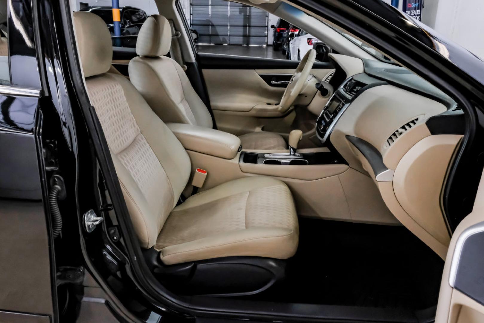 2017 Super Black /Beige Nissan Altima 2.5 SV (1N4AL3AP6HC) with an 2.5L 4-Cylinder DOHC 16V engine, CVT transmission, located at 15300 Midway Rd., Addison, TX, 75001, (972) 702-0011, 32.958321, -96.838074- Photo#39