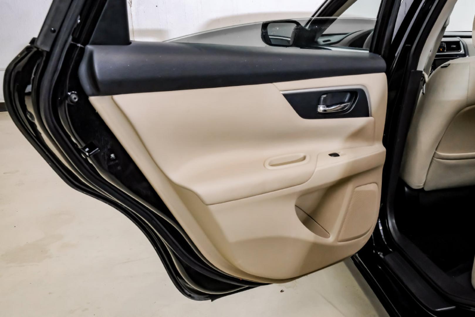 2017 Super Black /Beige Nissan Altima 2.5 SV (1N4AL3AP6HC) with an 2.5L 4-Cylinder DOHC 16V engine, CVT transmission, located at 15300 Midway Rd., Addison, TX, 75001, (972) 702-0011, 32.958321, -96.838074- Photo#50