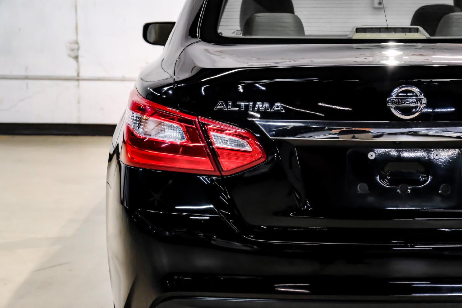 2017 Super Black /Beige Nissan Altima 2.5 SV (1N4AL3AP6HC) with an 2.5L 4-Cylinder DOHC 16V engine, CVT transmission, located at 15300 Midway Rd., Addison, TX, 75001, (972) 702-0011, 32.958321, -96.838074- Photo#53
