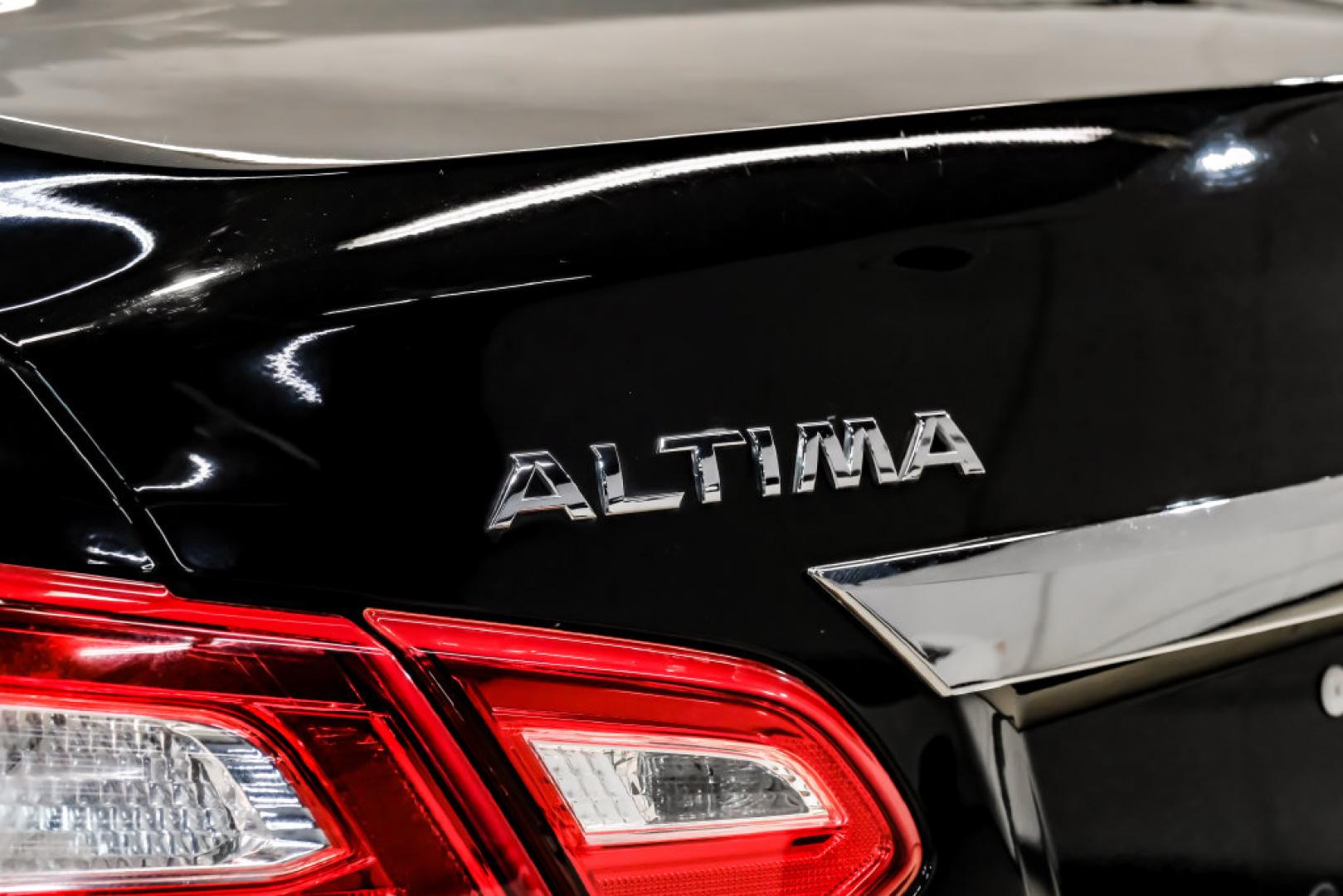 2017 Super Black /Beige Nissan Altima 2.5 SV (1N4AL3AP6HC) with an 2.5L 4-Cylinder DOHC 16V engine, CVT transmission, located at 15300 Midway Rd., Addison, TX, 75001, (972) 702-0011, 32.958321, -96.838074- Photo#54
