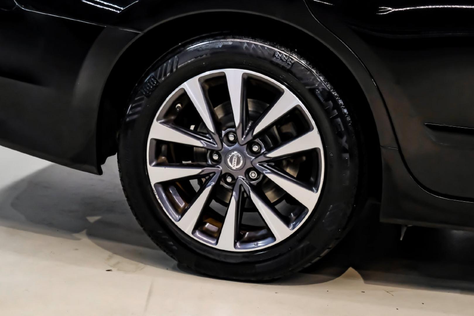 2017 Super Black /Beige Nissan Altima 2.5 SV (1N4AL3AP6HC) with an 2.5L 4-Cylinder DOHC 16V engine, CVT transmission, located at 15300 Midway Rd., Addison, TX, 75001, (972) 702-0011, 32.958321, -96.838074- Photo#59