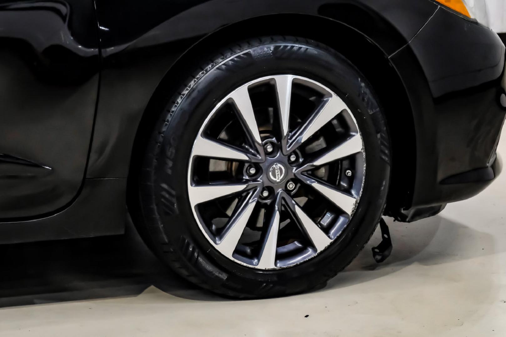 2017 Super Black /Beige Nissan Altima 2.5 SV (1N4AL3AP6HC) with an 2.5L 4-Cylinder DOHC 16V engine, CVT transmission, located at 15300 Midway Rd., Addison, TX, 75001, (972) 702-0011, 32.958321, -96.838074- Photo#60