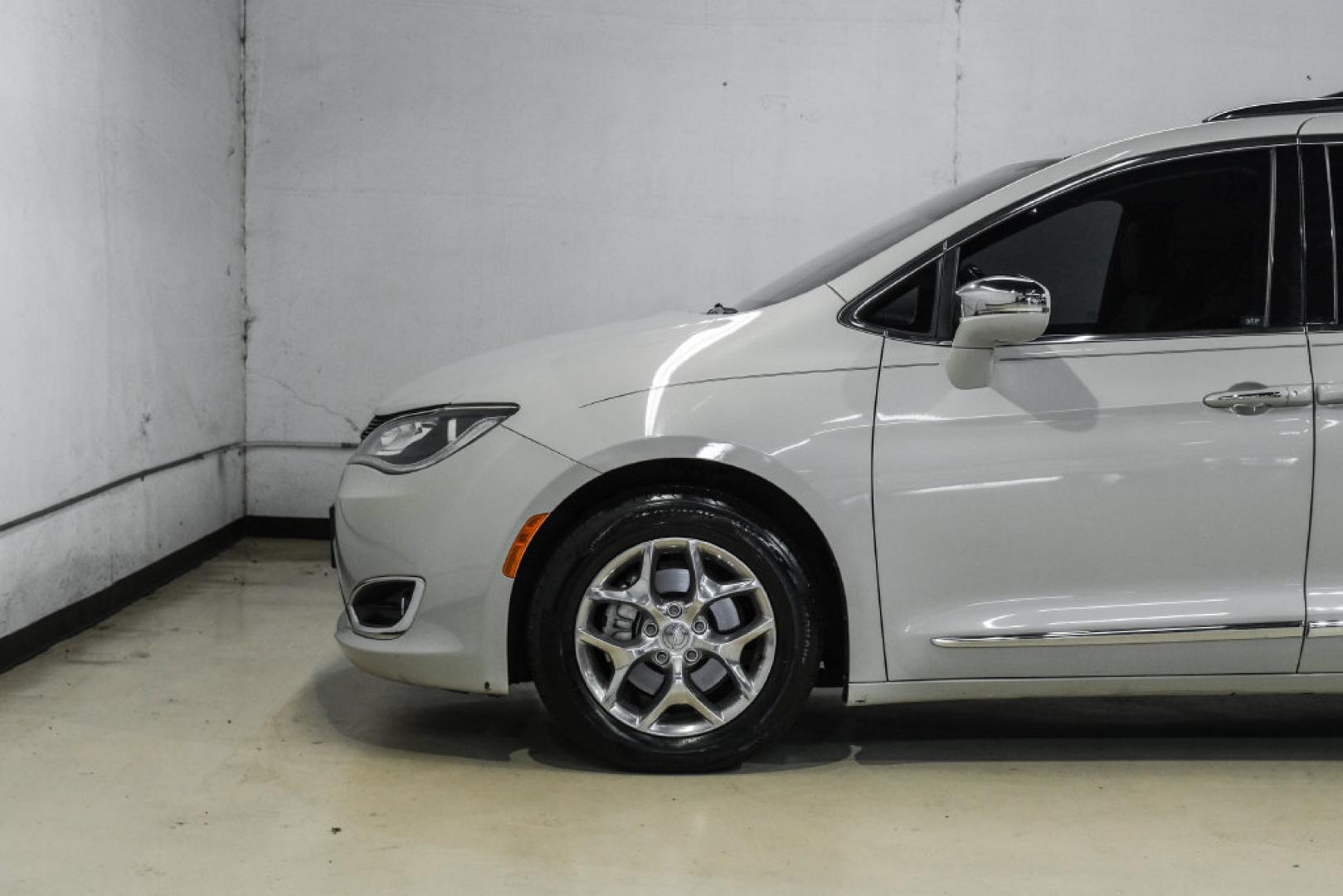 2017 White /Black/Deep Mocha Chrysler Pacifica Limited (2C4RC1GG5HR) with an 3.6L V6 24V VVT engine, Automatic transmission, located at 15300 Midway Rd., Addison, TX, 75001, (972) 702-0011, 32.958321, -96.838074- Photo#15
