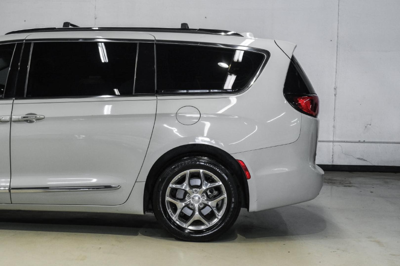 2017 White /Black/Deep Mocha Chrysler Pacifica Limited (2C4RC1GG5HR) with an 3.6L V6 24V VVT engine, Automatic transmission, located at 15300 Midway Rd., Addison, TX, 75001, (972) 702-0011, 32.958321, -96.838074- Photo#16