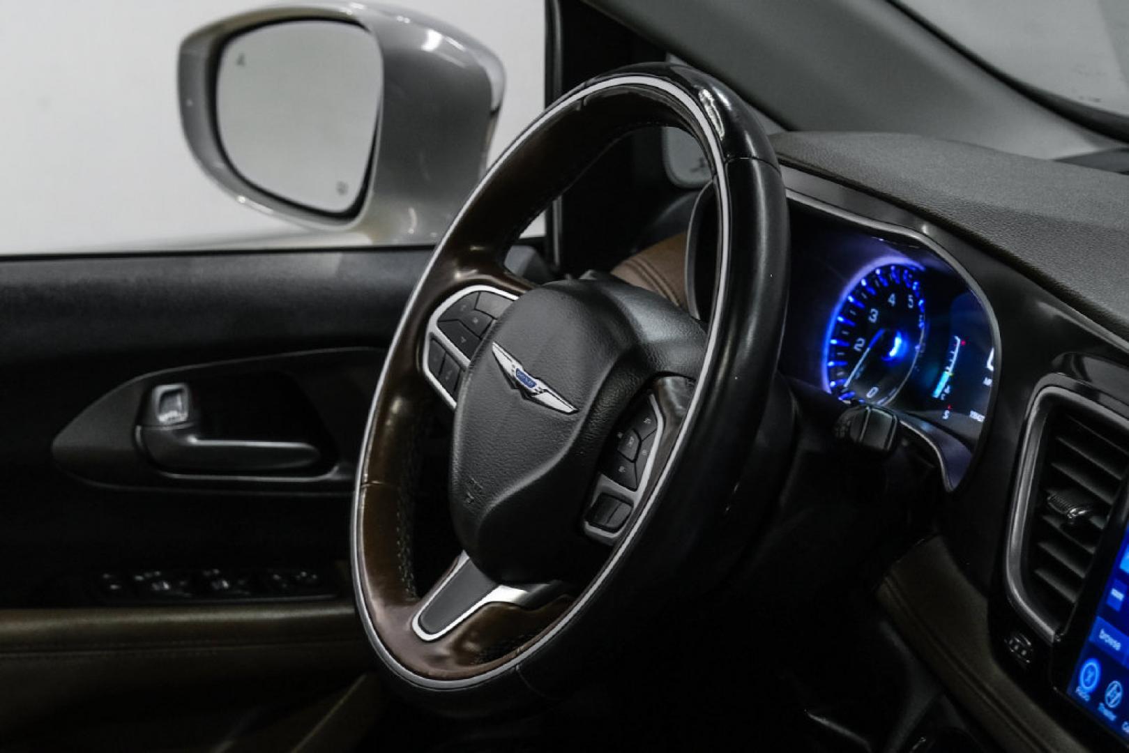 2017 White /Black/Deep Mocha Chrysler Pacifica Limited (2C4RC1GG5HR) with an 3.6L V6 24V VVT engine, Automatic transmission, located at 15300 Midway Rd., Addison, TX, 75001, (972) 702-0011, 32.958321, -96.838074- Photo#19