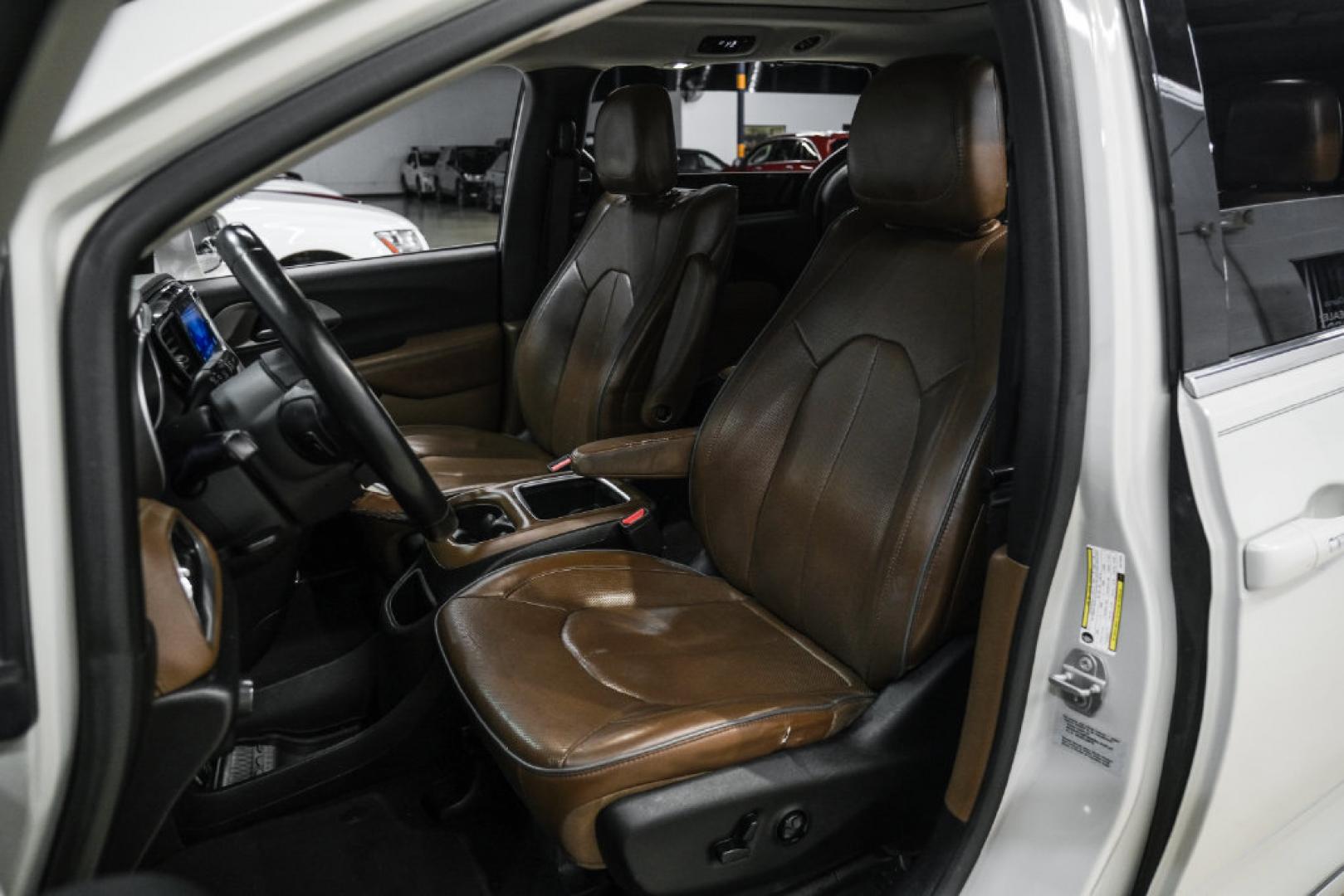 2017 White /Black/Deep Mocha Chrysler Pacifica Limited (2C4RC1GG5HR) with an 3.6L V6 24V VVT engine, Automatic transmission, located at 15300 Midway Rd., Addison, TX, 75001, (972) 702-0011, 32.958321, -96.838074- Photo#31
