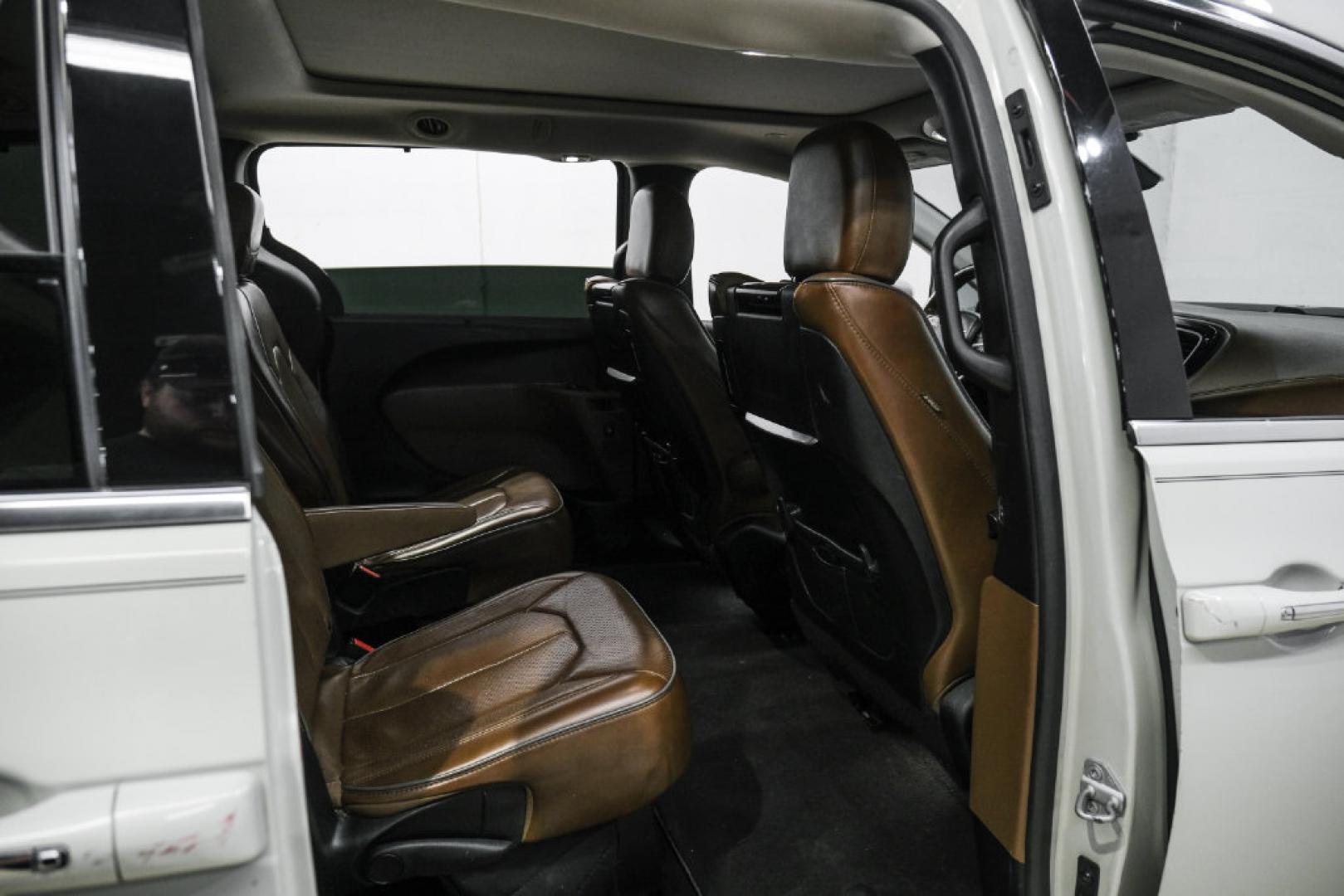 2017 White /Black/Deep Mocha Chrysler Pacifica Limited (2C4RC1GG5HR) with an 3.6L V6 24V VVT engine, Automatic transmission, located at 15300 Midway Rd., Addison, TX, 75001, (972) 702-0011, 32.958321, -96.838074- Photo#36