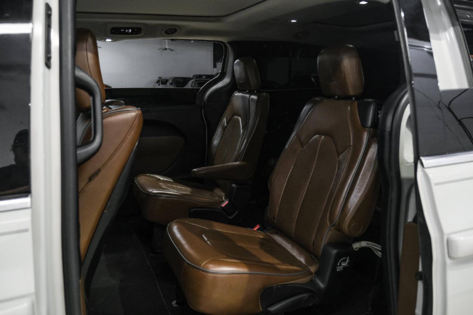 2017 White /Black/Deep Mocha Chrysler Pacifica Limited (2C4RC1GG5HR) with an 3.6L V6 24V VVT engine, Automatic transmission, located at 15300 Midway Rd., Addison, TX, 75001, (972) 702-0011, 32.958321, -96.838074- Photo#38