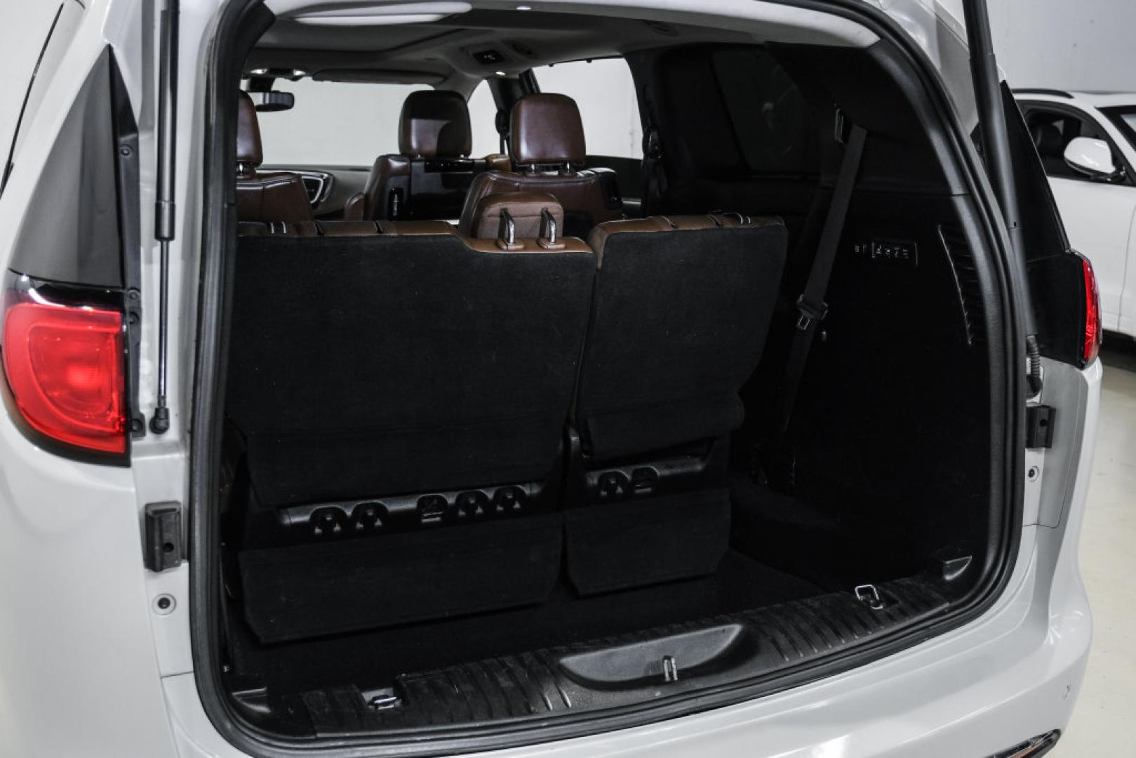 2017 White /Black/Deep Mocha Chrysler Pacifica Limited (2C4RC1GG5HR) with an 3.6L V6 24V VVT engine, Automatic transmission, located at 15300 Midway Rd., Addison, TX, 75001, (972) 702-0011, 32.958321, -96.838074- Photo#51