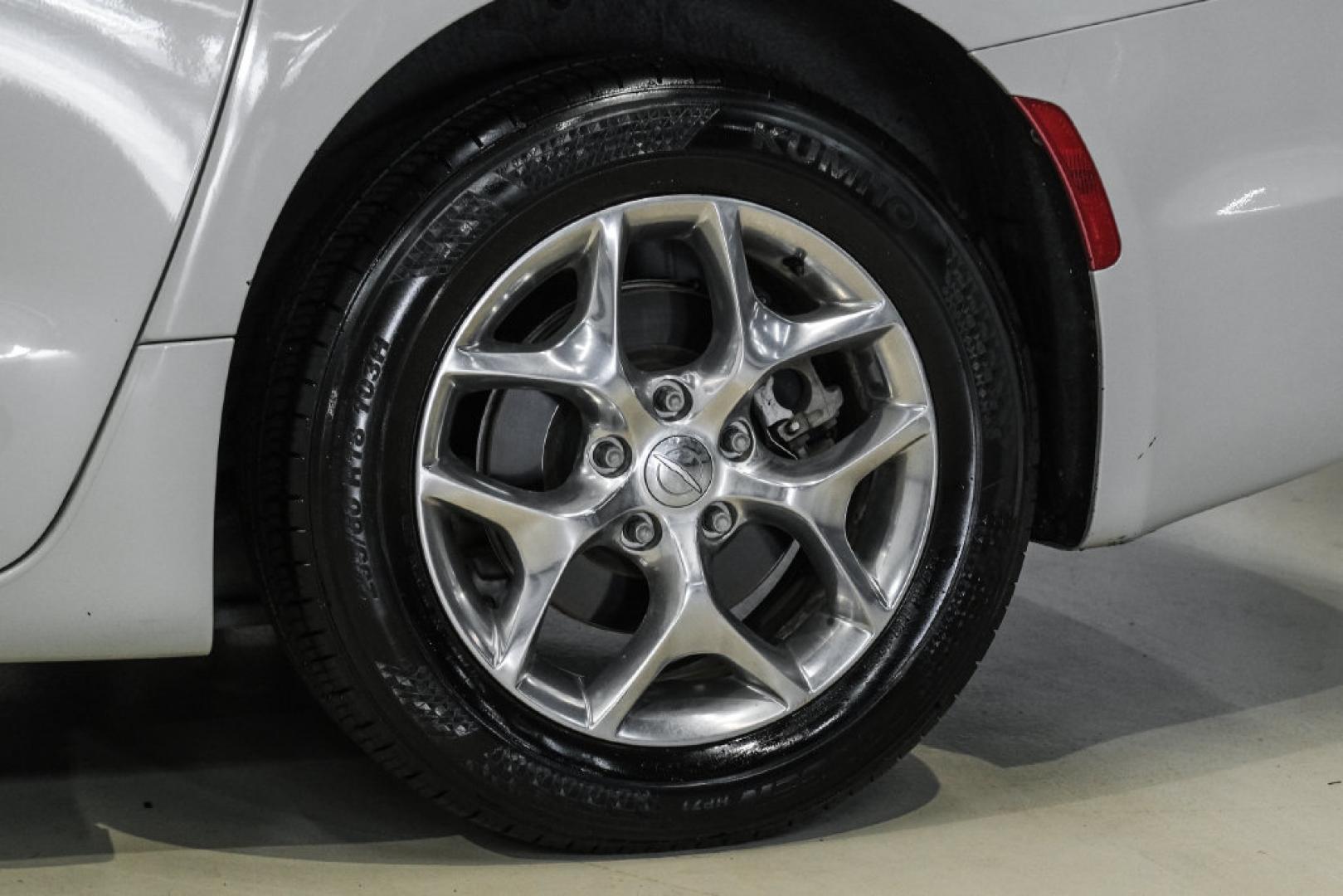 2017 White /Black/Deep Mocha Chrysler Pacifica Limited (2C4RC1GG5HR) with an 3.6L V6 24V VVT engine, Automatic transmission, located at 15300 Midway Rd., Addison, TX, 75001, (972) 702-0011, 32.958321, -96.838074- Photo#53